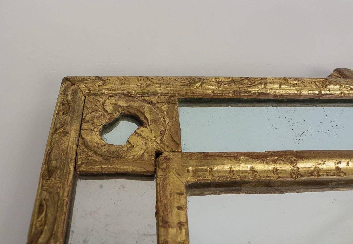 French Regence Period, Hand-Carved Giltwood Front-Top Mirror, circa 1720 In Good Condition For Sale In Saint Ouen, FR