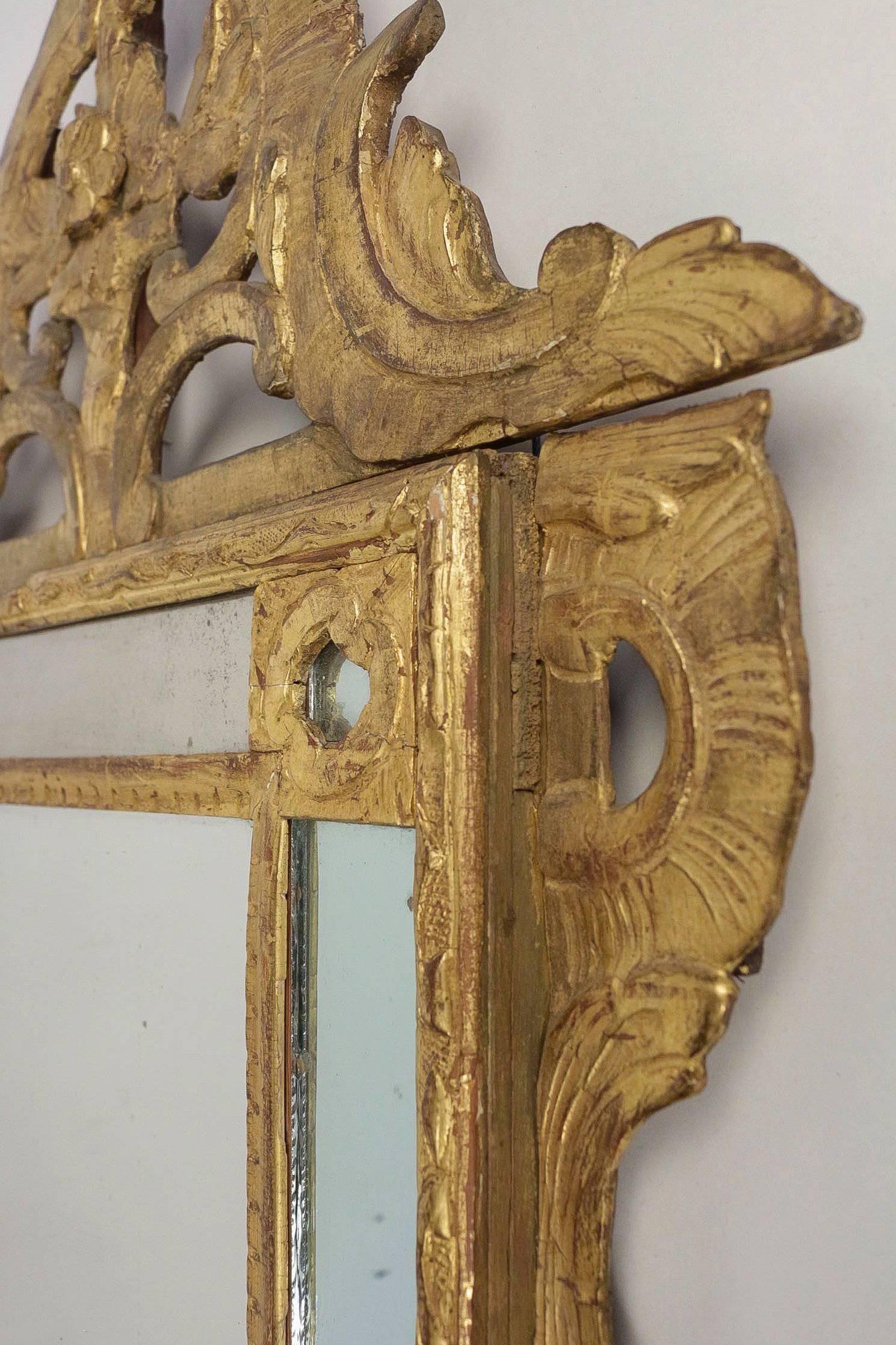 Régence French Regence Period, Hand-Carved Giltwood Front-Top Mirror, circa 1720 For Sale