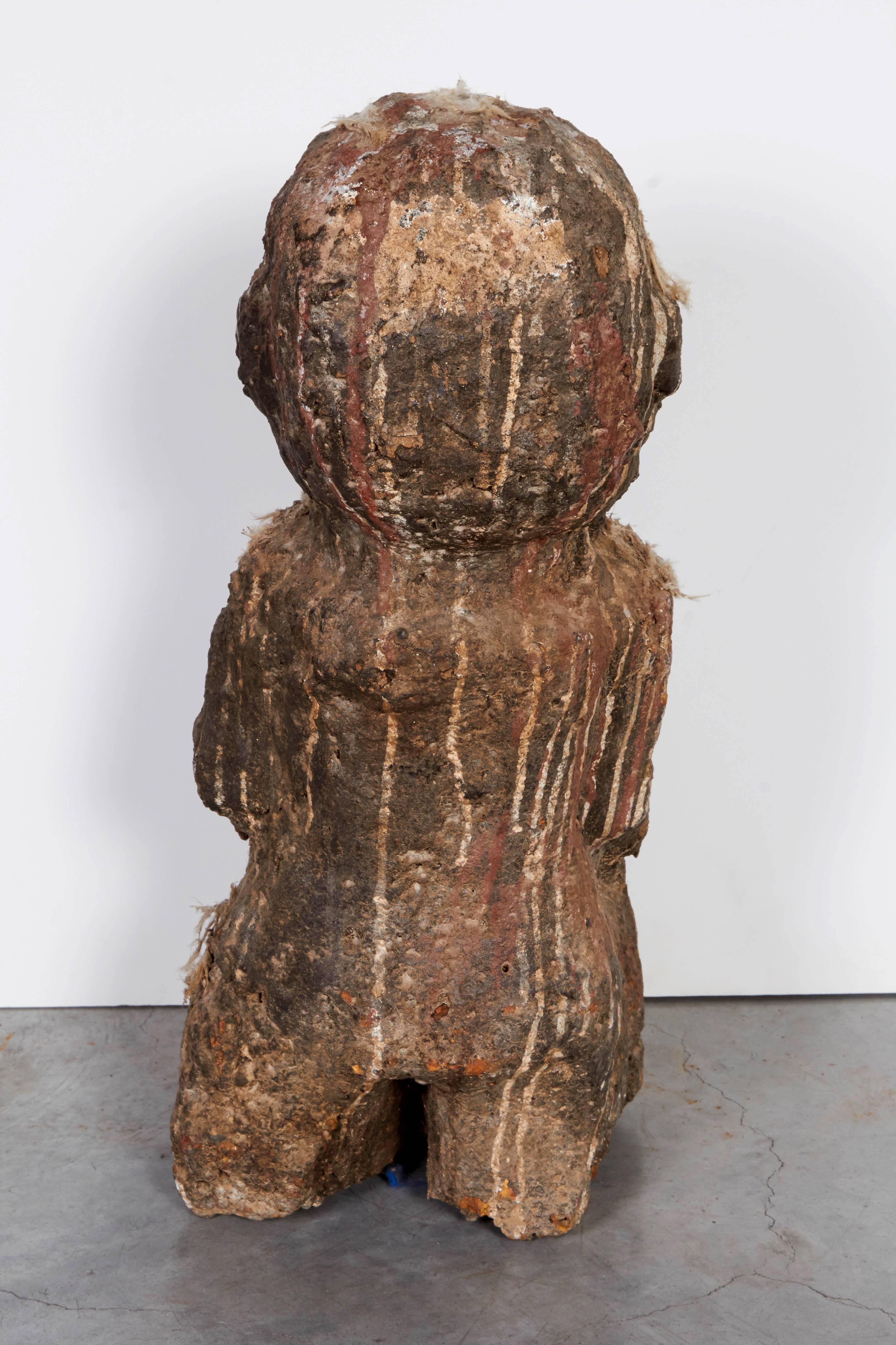 Westafrikanische Steinschreinfigur-Skulptur, hervorragende Patina und Textur im Angebot 2