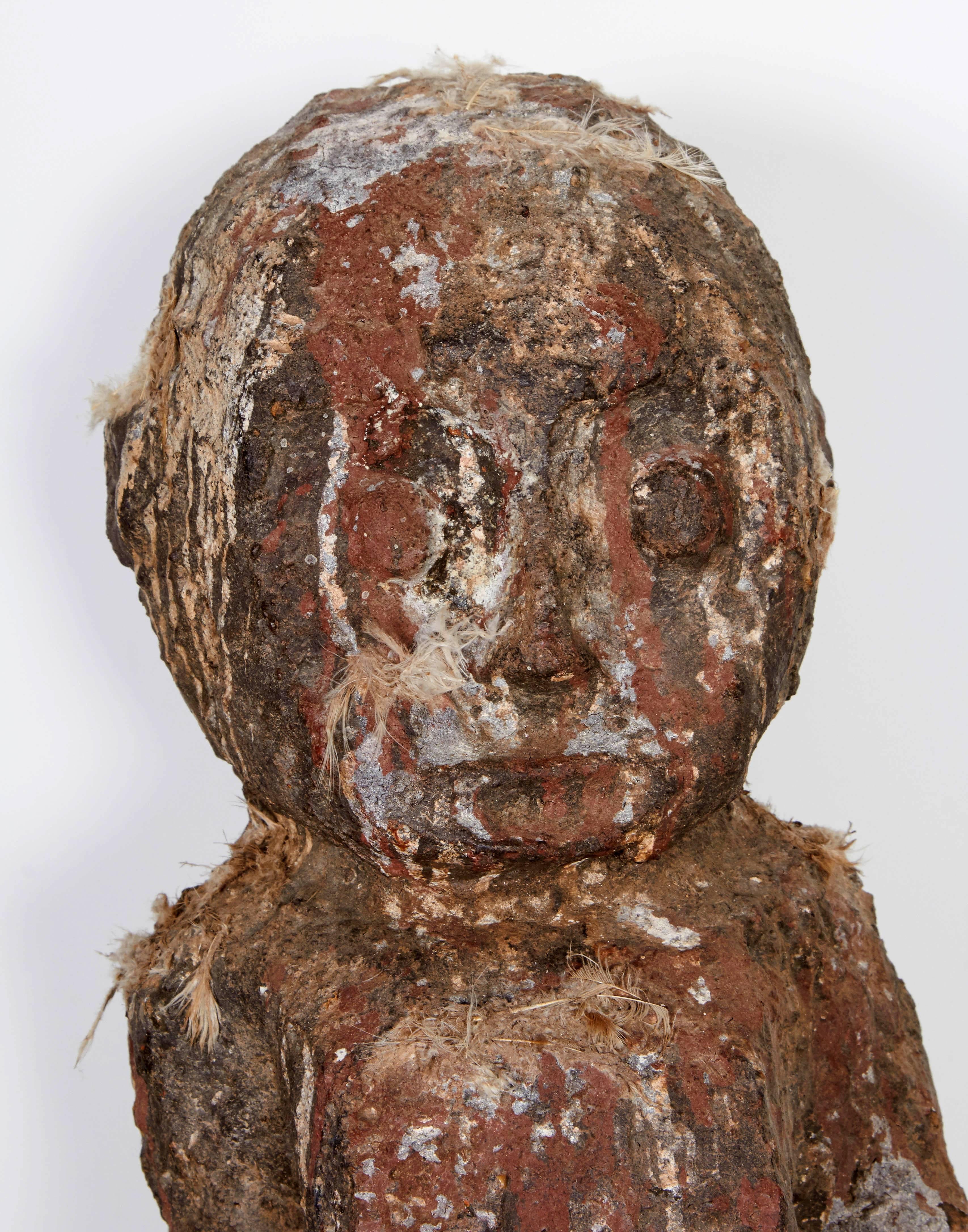 Westafrikanische Steinschreinfigur-Skulptur, hervorragende Patina und Textur im Angebot 3