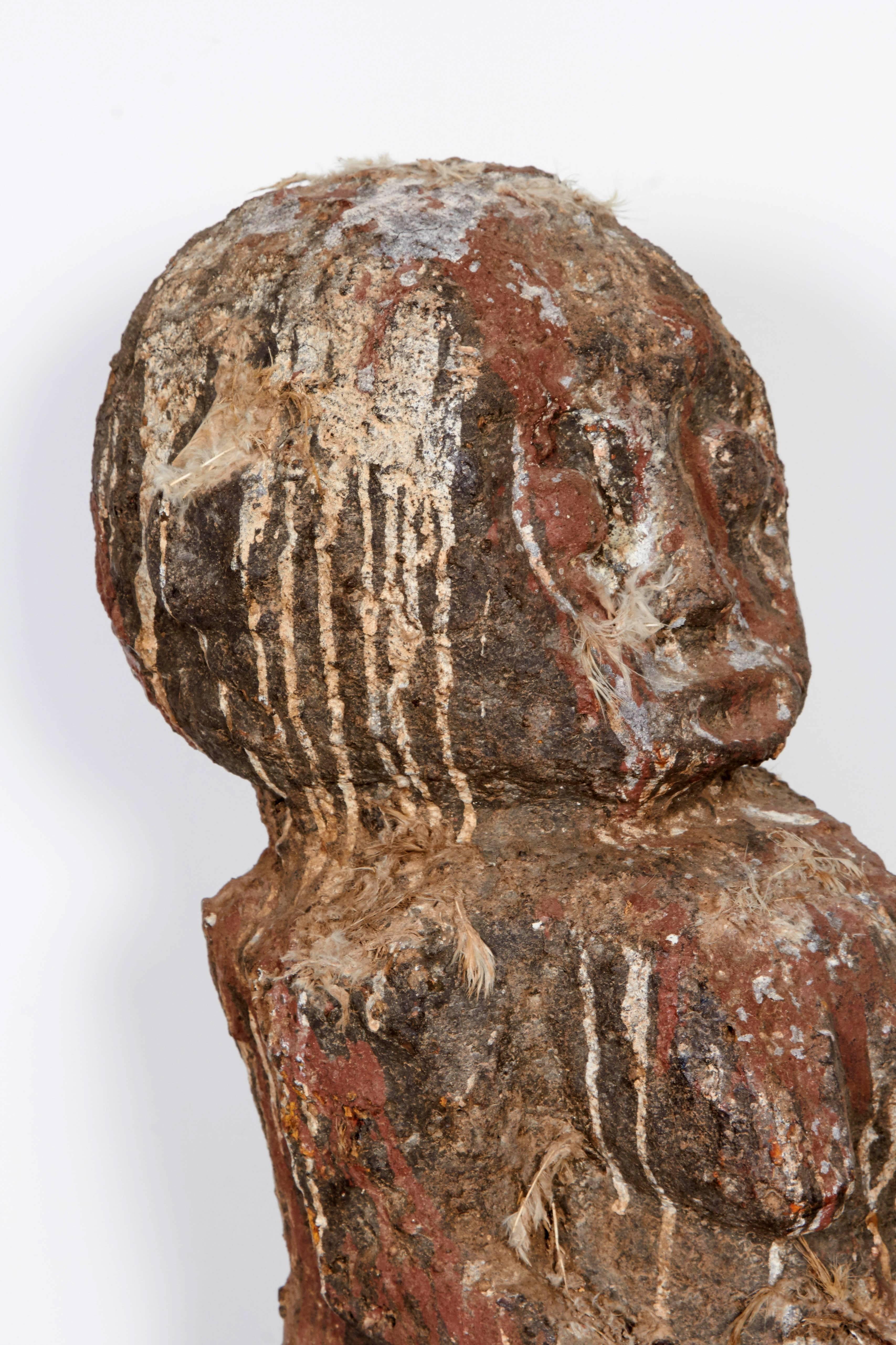 Westafrikanische Steinschreinfigur-Skulptur, hervorragende Patina und Textur im Angebot 5