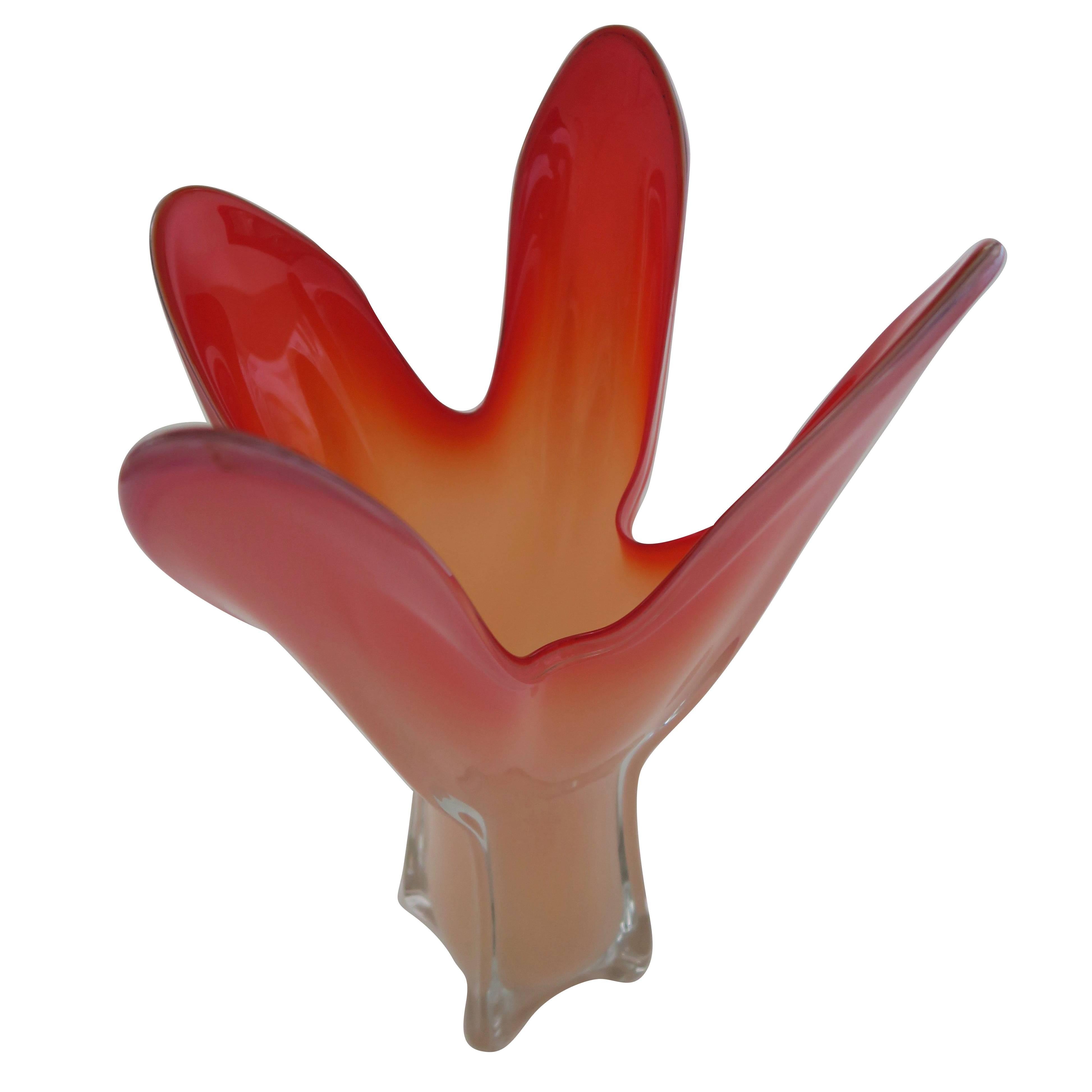 Big and spectacular Murano glasswork
Italy, circa 1960
Beautiful colors oscillating between the milky white and the intense coral red
Light asymmetry at the level of the four petals
Unique

Dimensions:
H 49 cm x W 35 cm
Base: 12 cm x 11