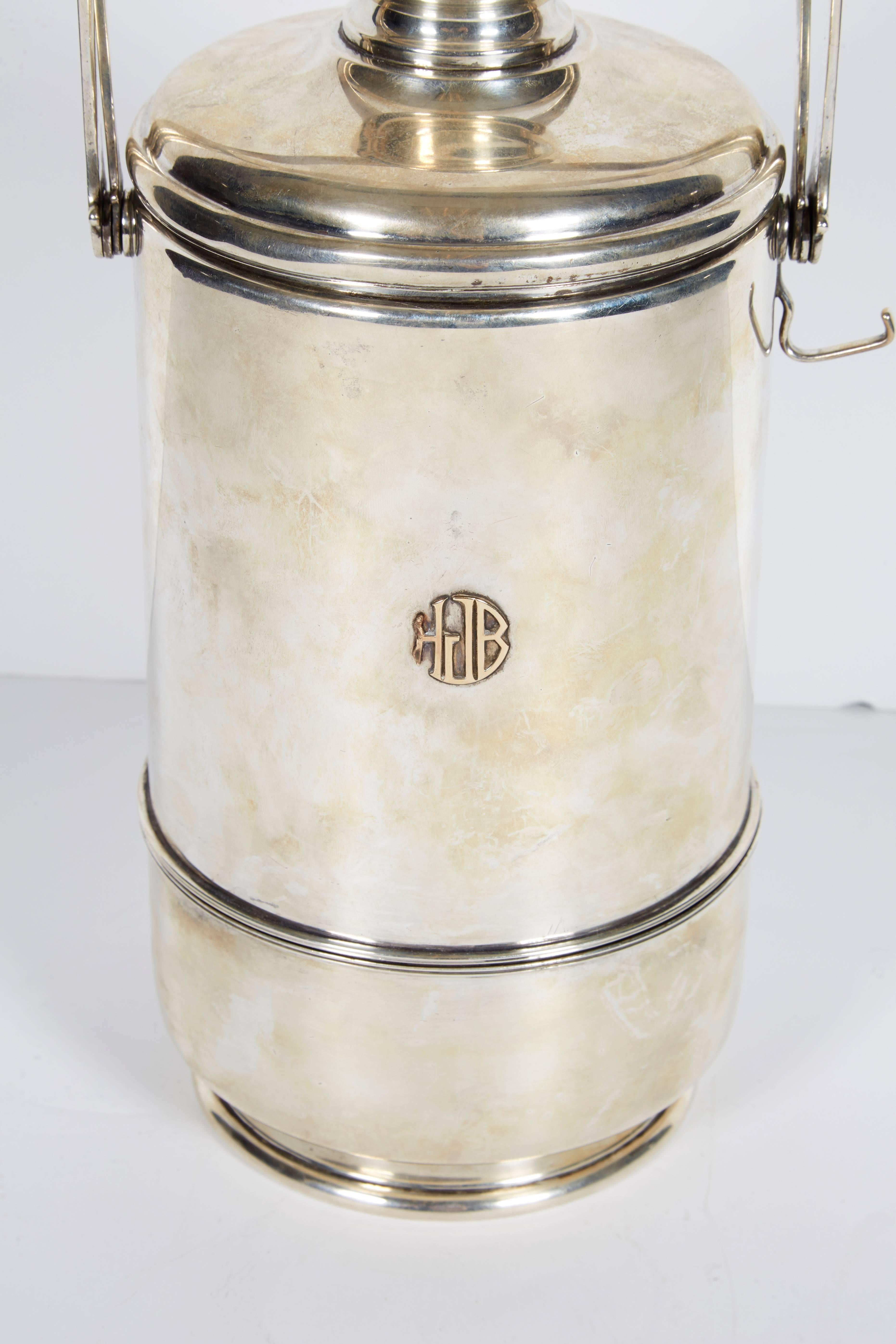 Cartier French sterling silver and gold ice bucket, circa 1950.

With original cover and original Pyrex thermos liner.

With added gold monogram.

Very good condition.
                 