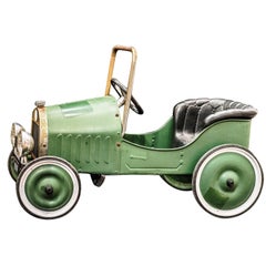 Französisches grünes Spielzeugauto aus der Mitte des 20