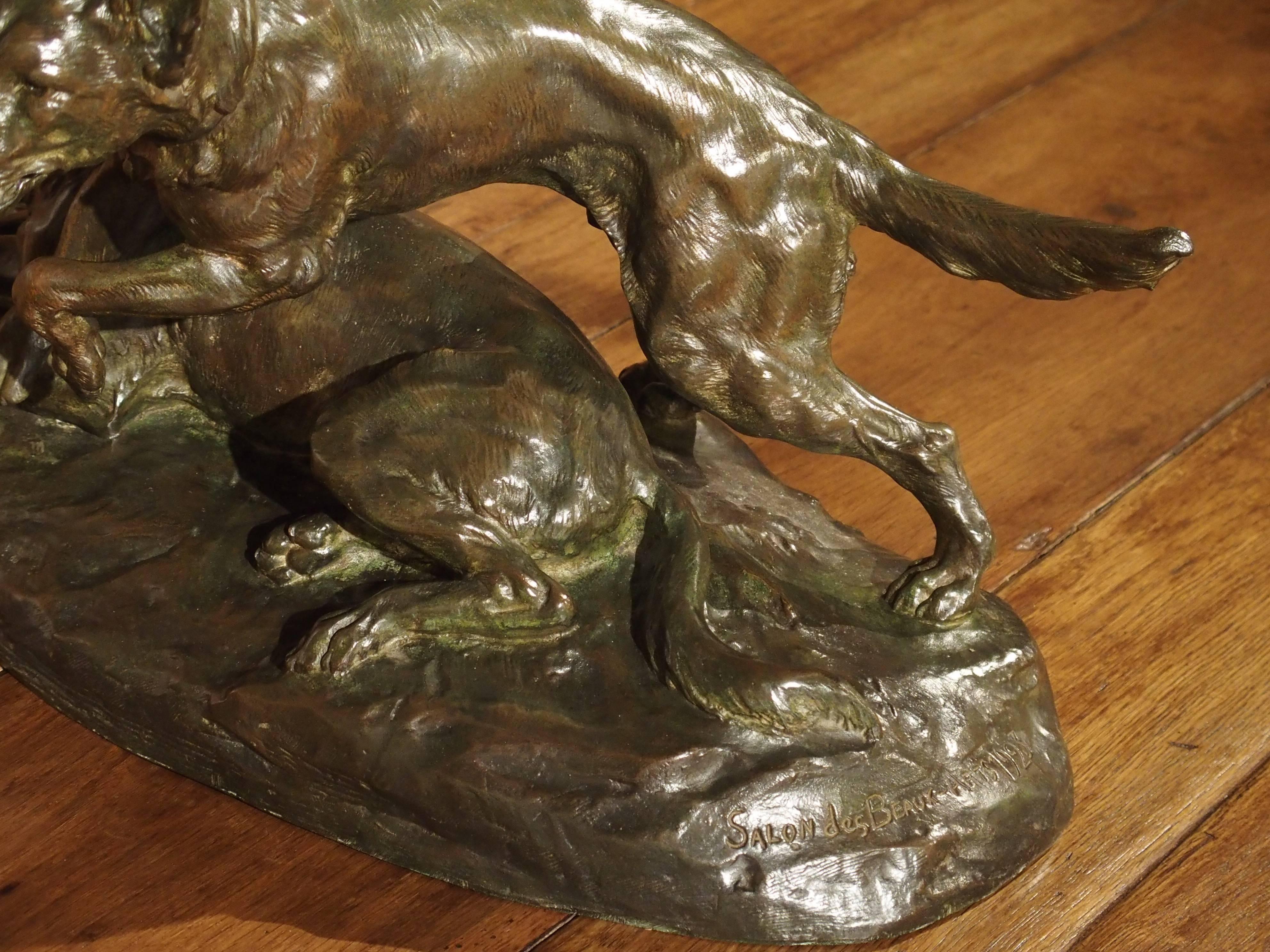 French Bronze Sculpture of Two Dogs, R Varnier for the Salon des Beaux-Arts 1923 In Excellent Condition For Sale In Dallas, TX