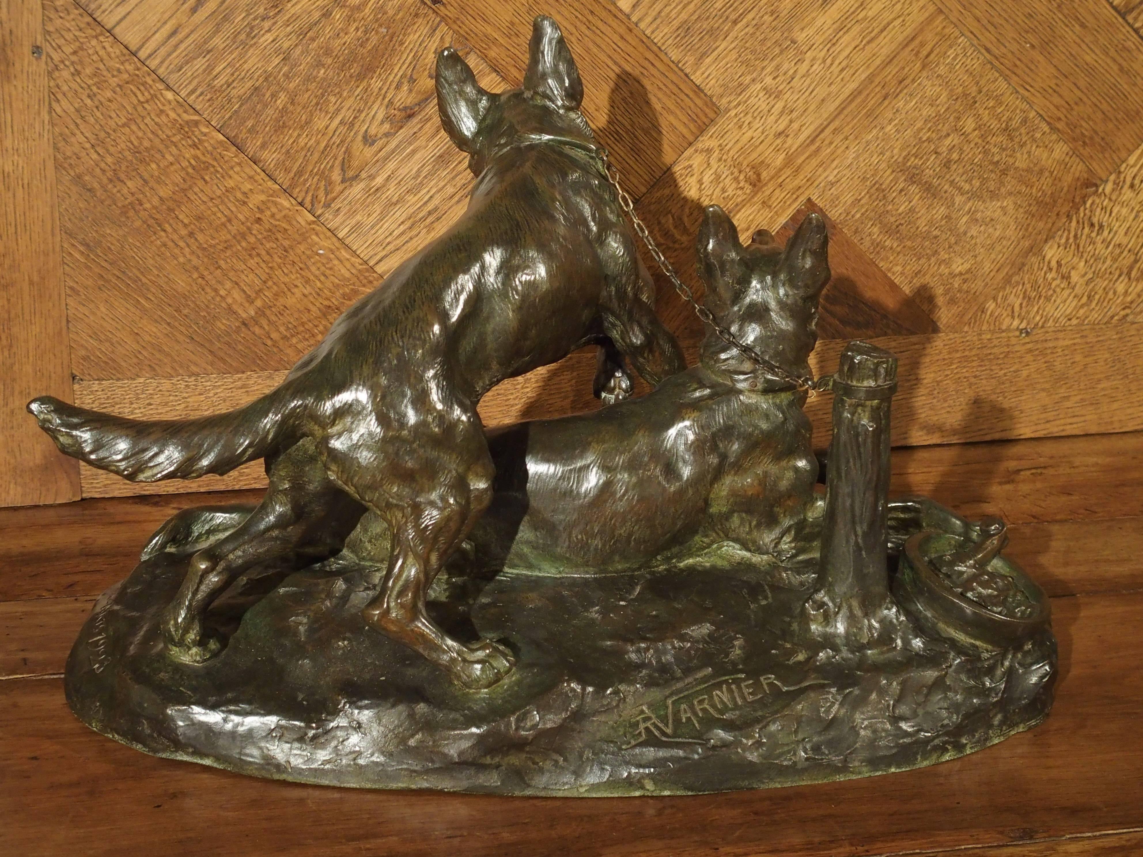 Early 20th Century French Bronze Sculpture of Two Dogs, R Varnier for the Salon des Beaux-Arts 1923 For Sale