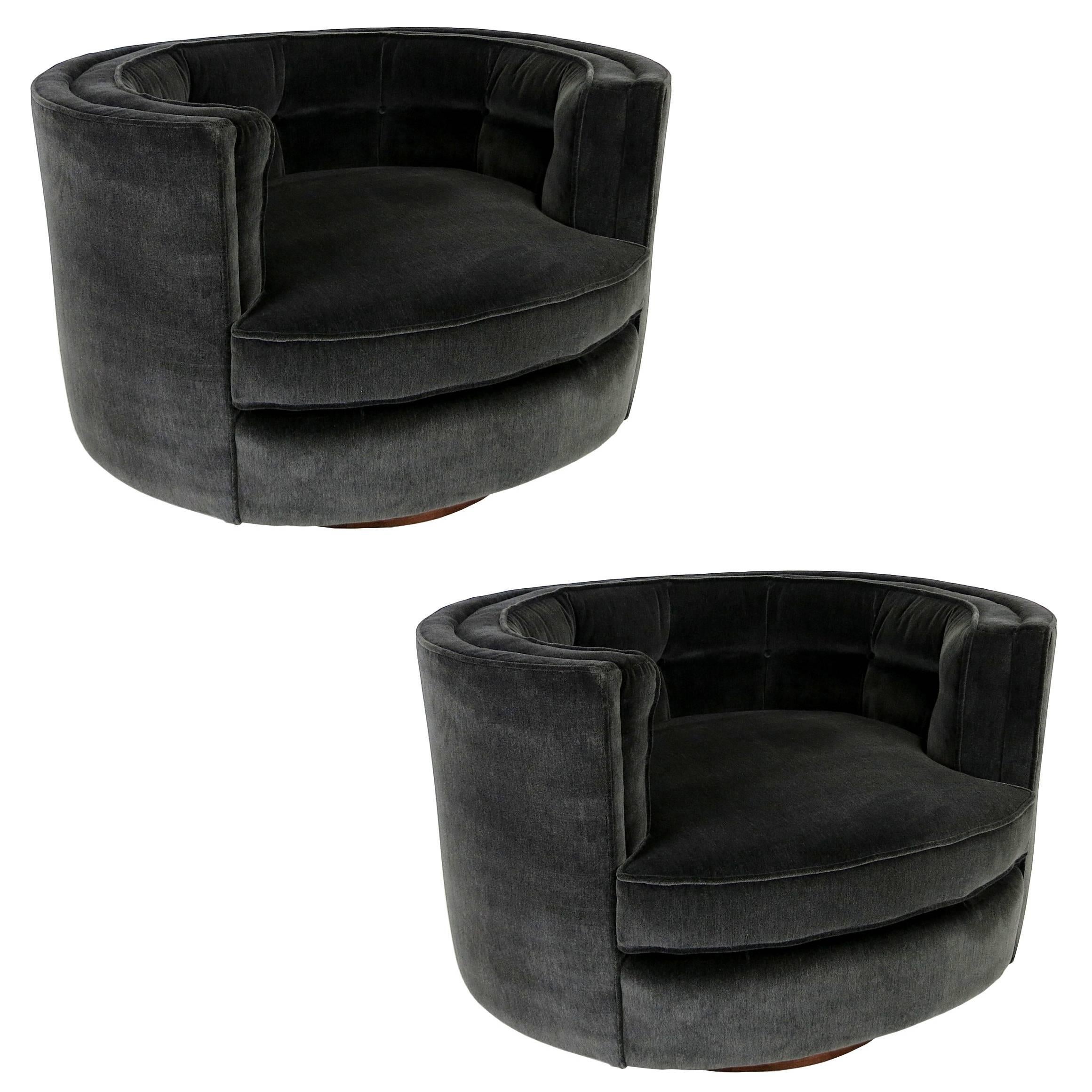 Pair of Oval Swivel Lounge Chairs with Walnut Swivel Bases by Milo Baughman