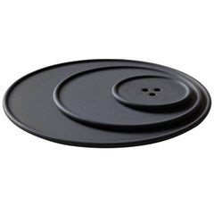 Bouton "S" de hormigón fundido hecho a mano en negro, set de seis, de UMÉ Studio