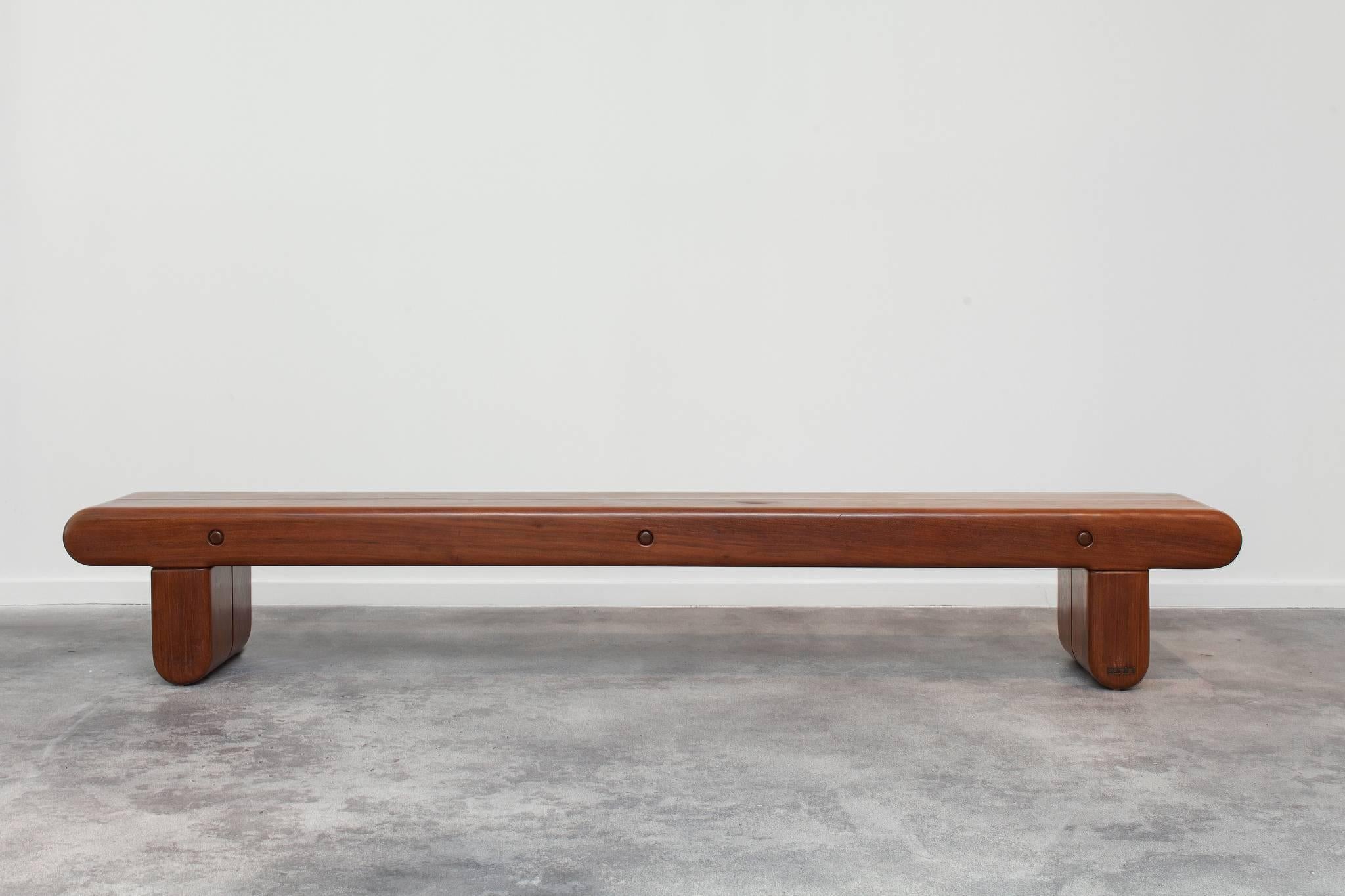Utilizing a single reclaimed Ipê wood column, the Longo benchs contrasts the warmth and organic nature of its material to the expert carpentry of Zanini’s practice, evident in the piece’s smooth surface and beveled edges that continue his play