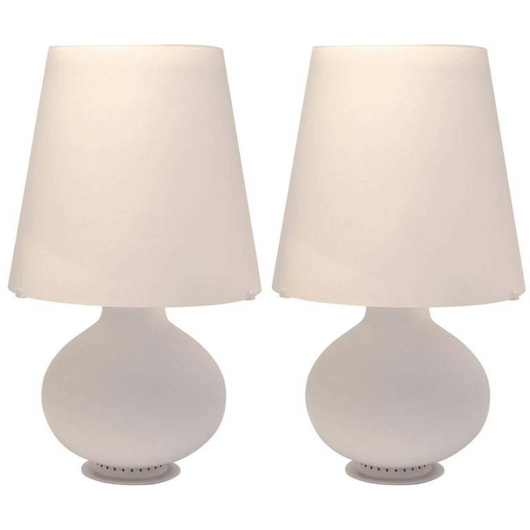 Two Frosted Glass "Fontana" Table Lamps by Max Ingrand for Fontana Arte, Italy For Sale