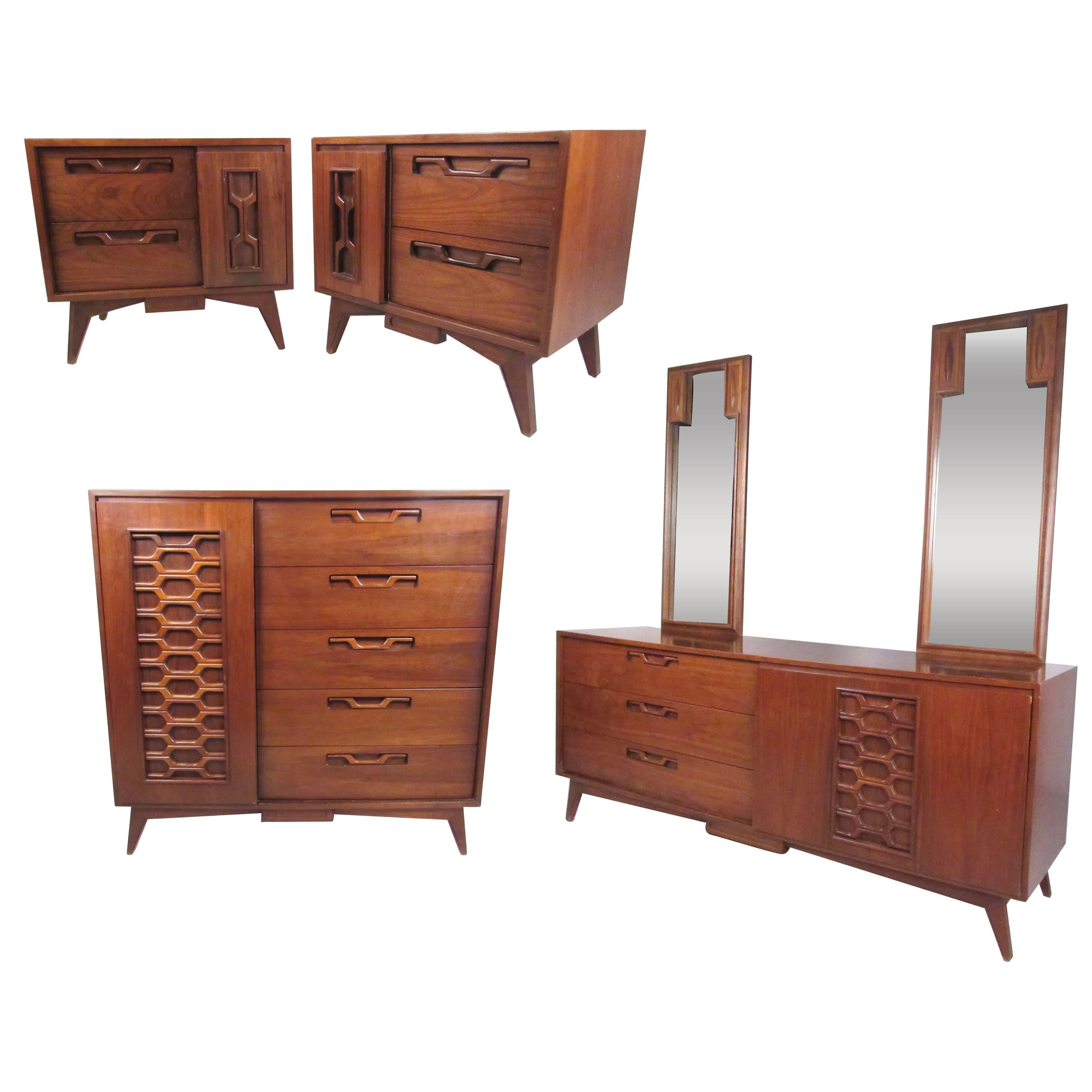 Stylish Vintage Walnut Bedroom Suite with Sculpted Front Detail For Sale