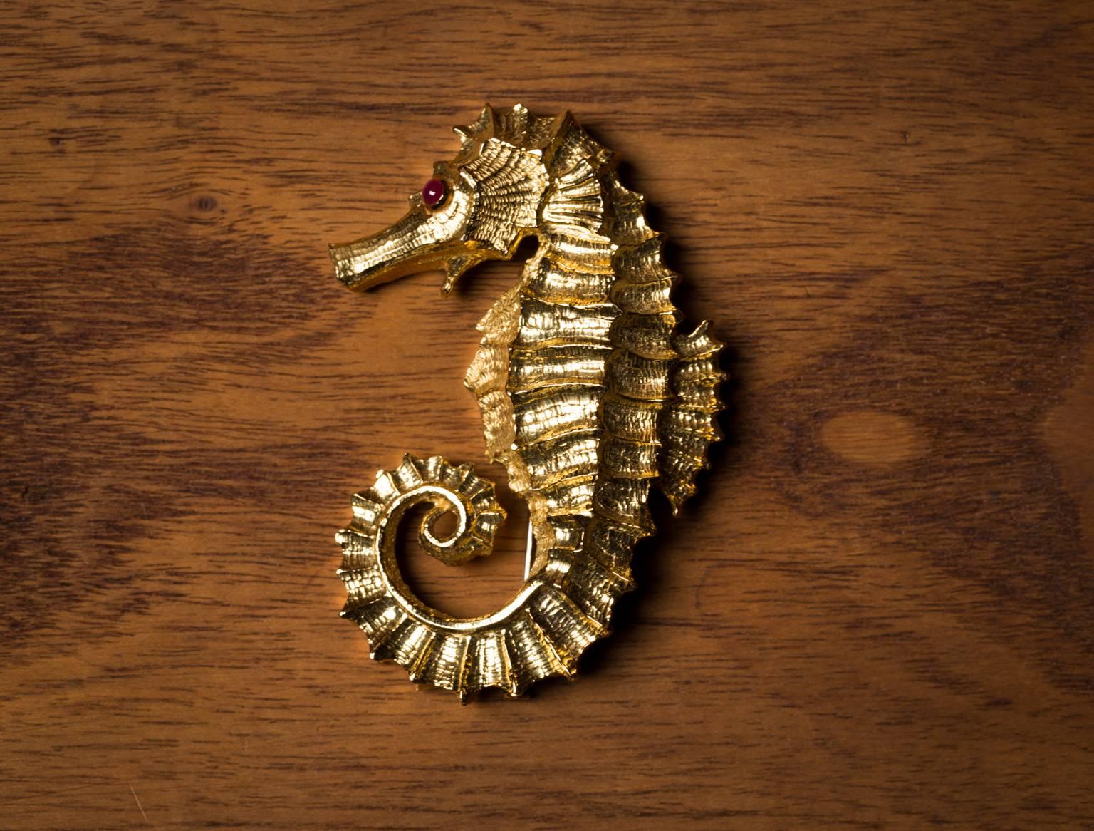 1970s David Webb Ruby Gold Seahorse Pin Brooch 3