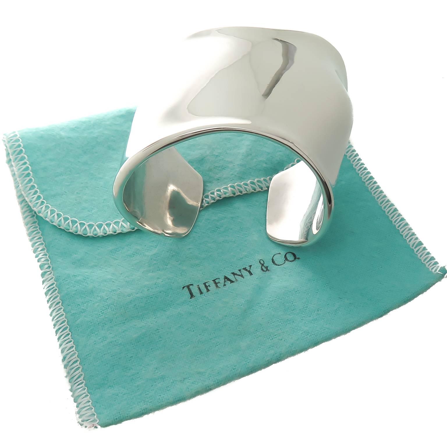 Tiffany Elsa Peretti Silver Bone Cuff Bracelet In Good Condition In Chicago, IL