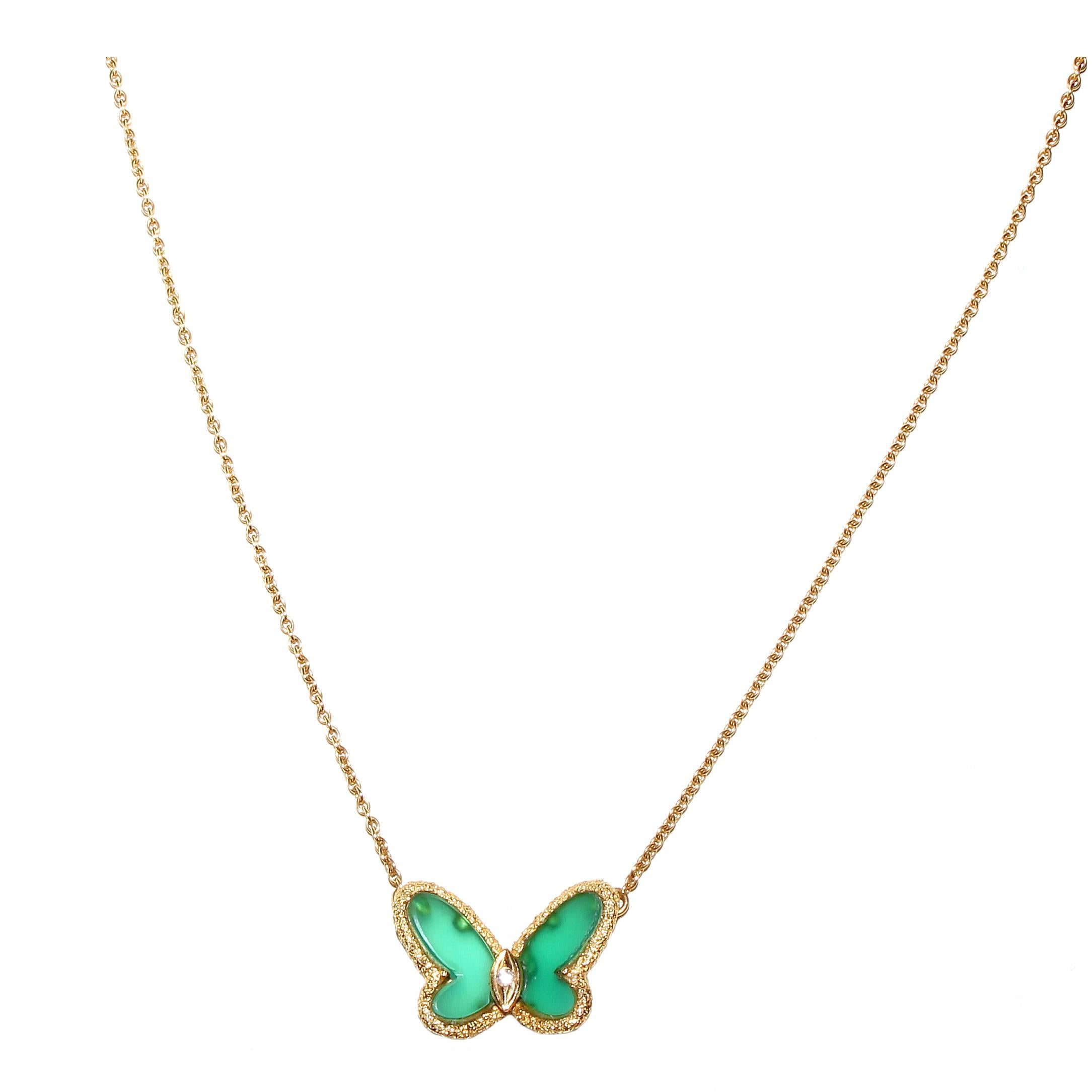 Van Cleef & Arpels Butterfly Chalcedony Diamond Gold Necklace In Excellent Condition In Beverly Hills, CA