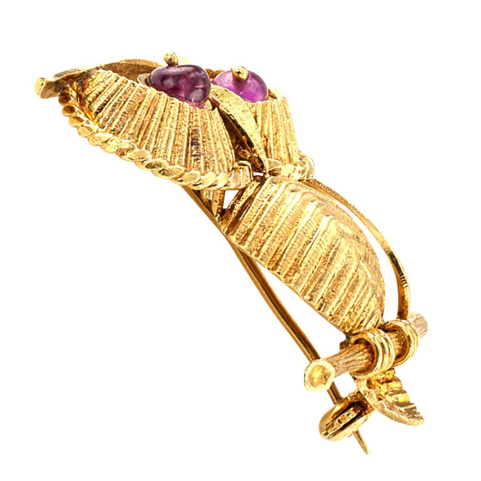 1970s Zolotas Ruby Gold Owl Brooch In Excellent Condition In Los Angeles, CA