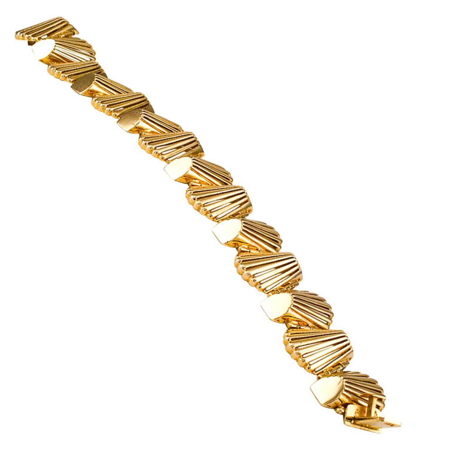 Modernist 1960s Abstract Shell-Shaped Gold Link Bracelet