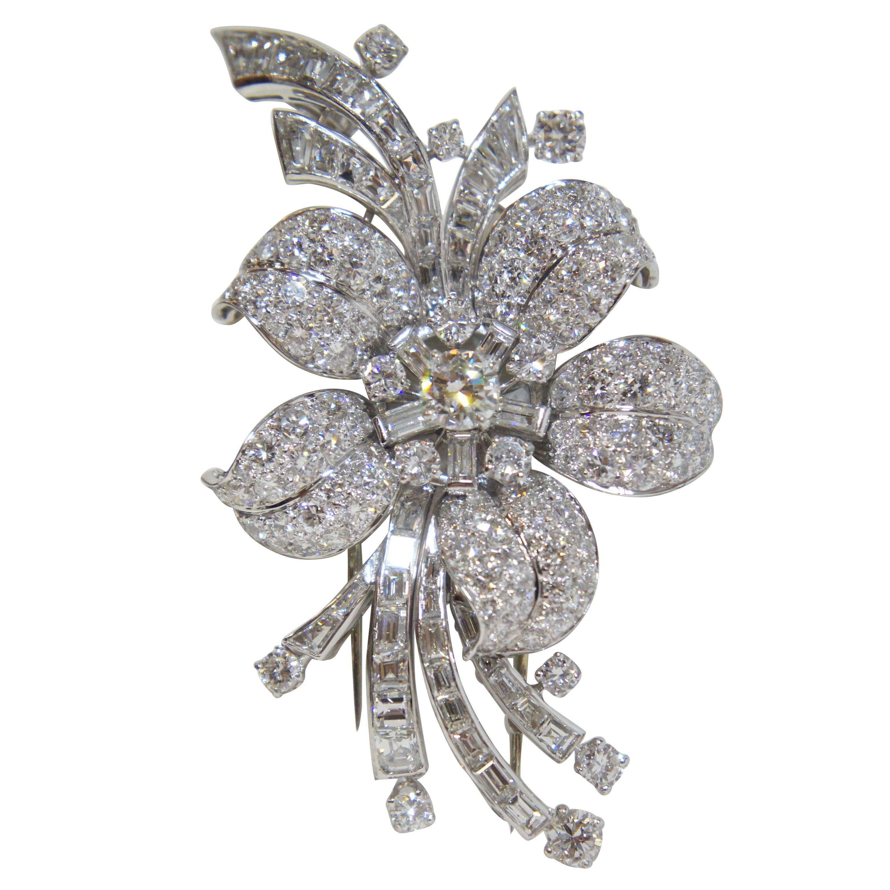 1920s Van Cleef & Arpels Diamond Platinum Flower Petal Motif Brooch  For Sale