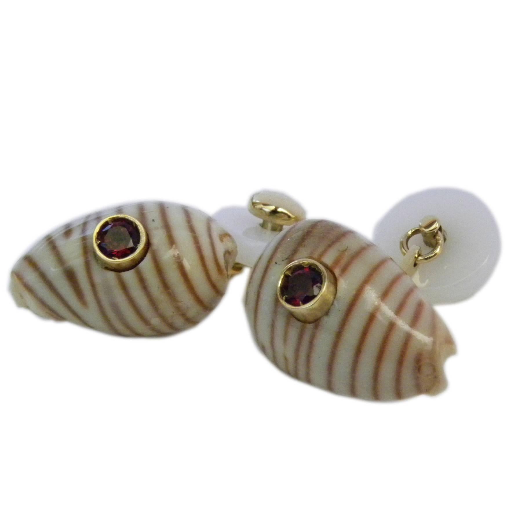 Contemporary Berca Red Garnet Seashell Shaped White Agate Back Yellow Gold Cufflinks For Sale