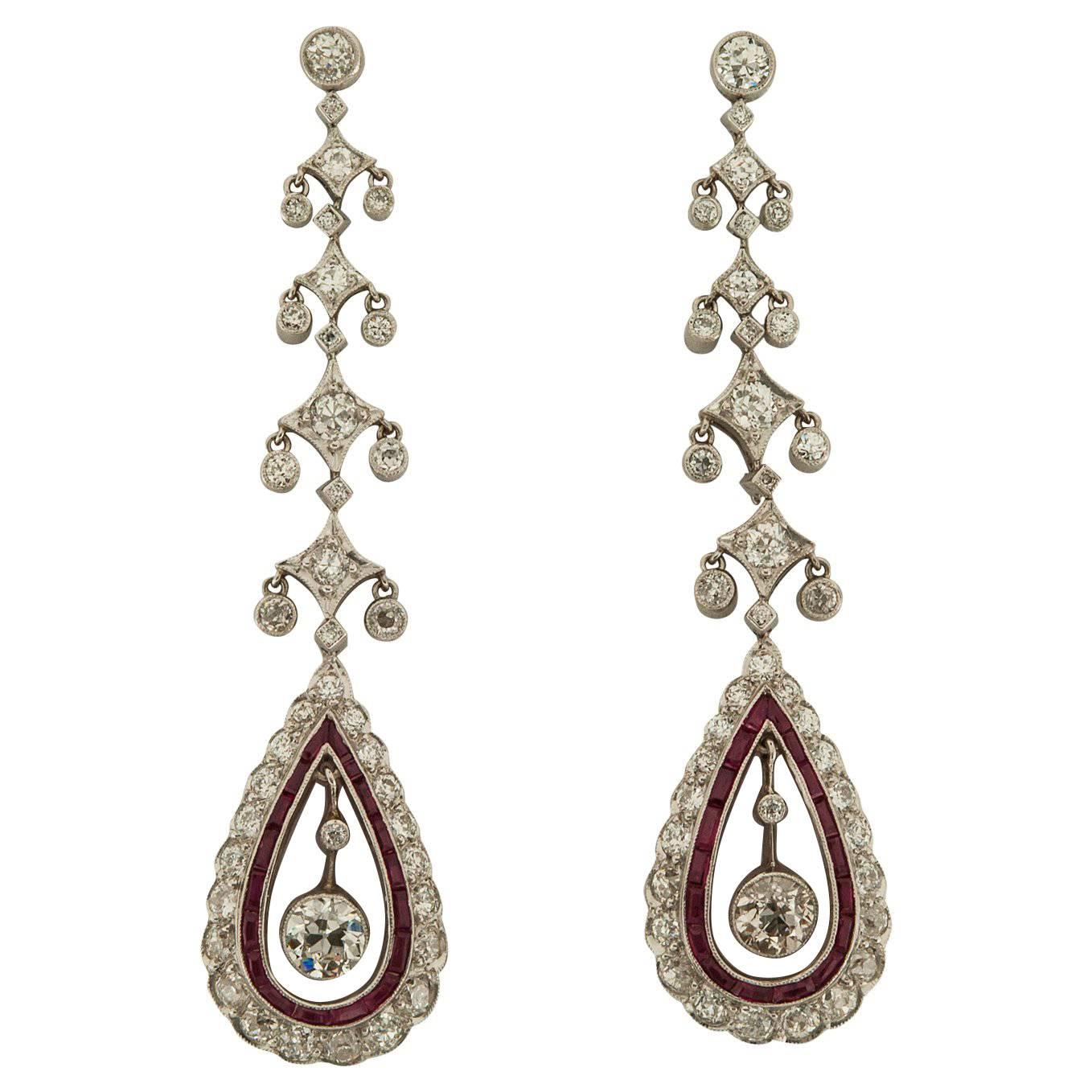 3.05 Carats Diamond and Ruby Dangle Earrings For Sale