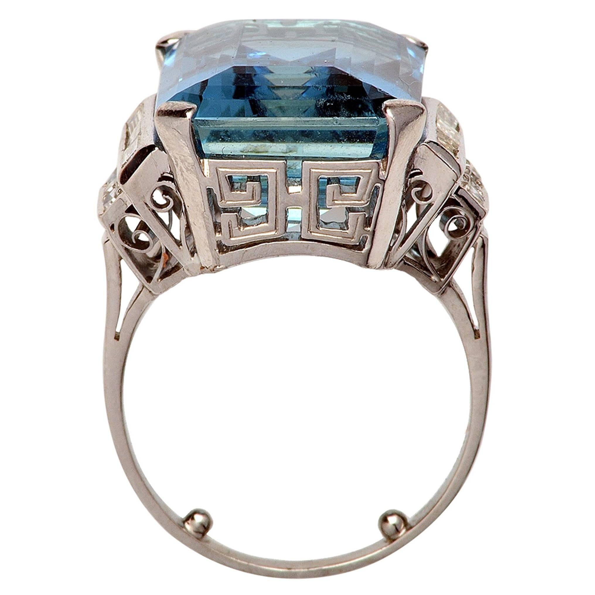 Art Deco 15.67 Carat CGL Certified Aquamarine Diamond Platinum Cluster Ring For Sale