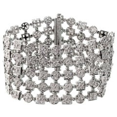 Bracelet large souple en or blanc et diamants attribué à la collection BULGARI LUCEA