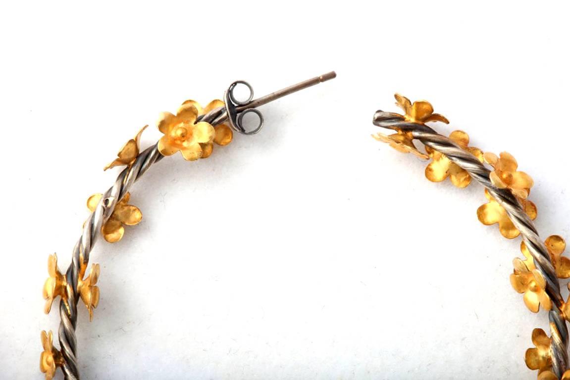 Gold Silver Floral Vine Hoop Earrings In New Condition For Sale In Fifth Avenue, NY