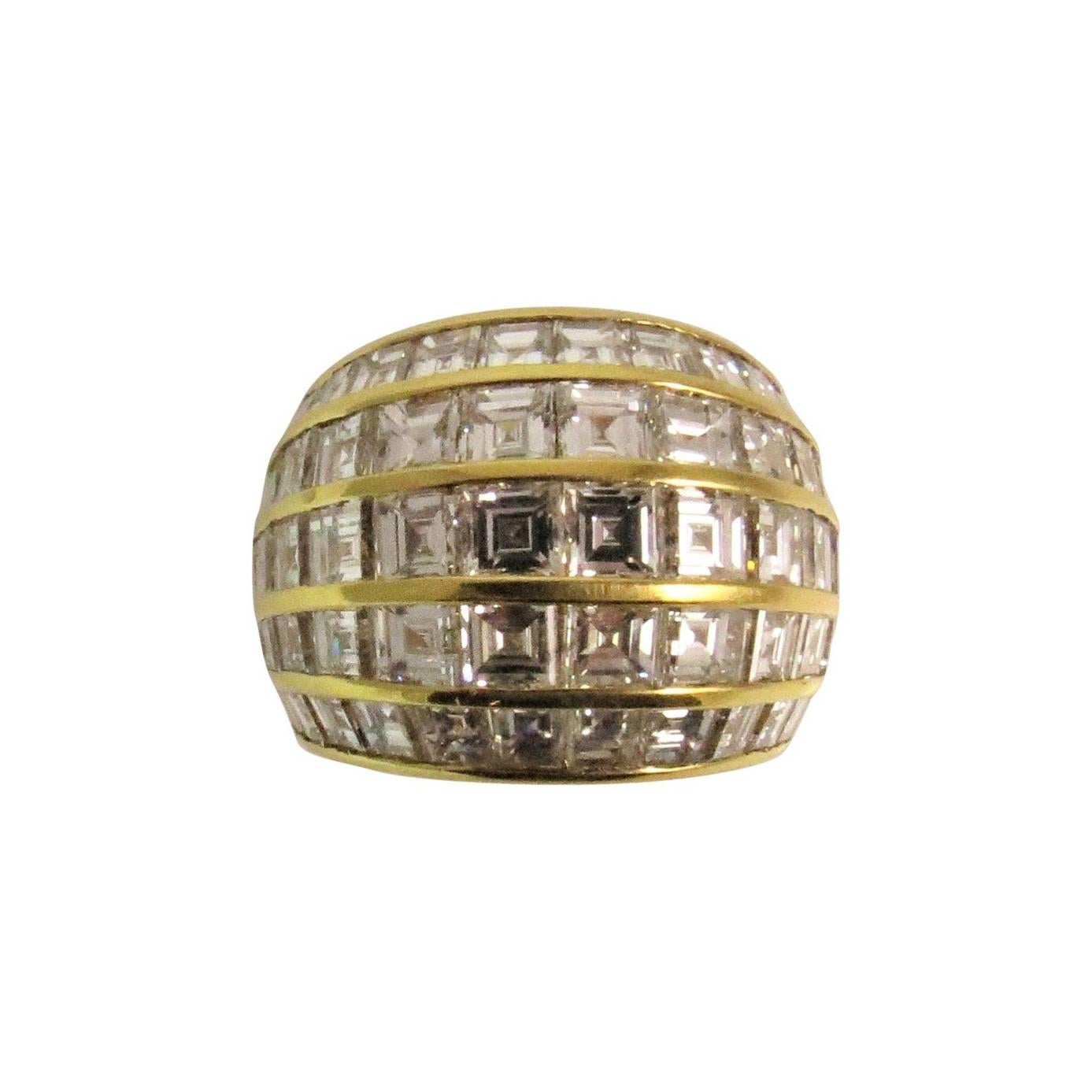 Bague en or jaune 18 carats avec diamants de taille carrée large en vente