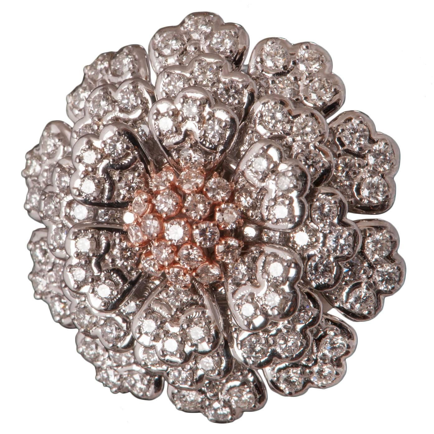 EGL-zertifizierter floraler Diamant-Cluster-Ring mit 18 Karat Weiß- und Rotgold  im Angebot