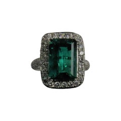 18 Karat White Gold Columbian Emerald and Diamond Ring 18 Karat White Gold Columbian Emerald and Diamond Ring
