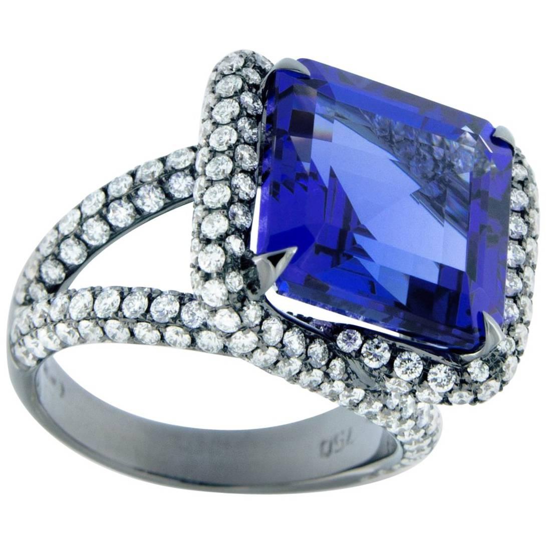 AlexJona 9.9 Carat Tanzanite White Diamond 18 Karat Gold Solitaire Cocktail Ring In New Condition In Torino, IT