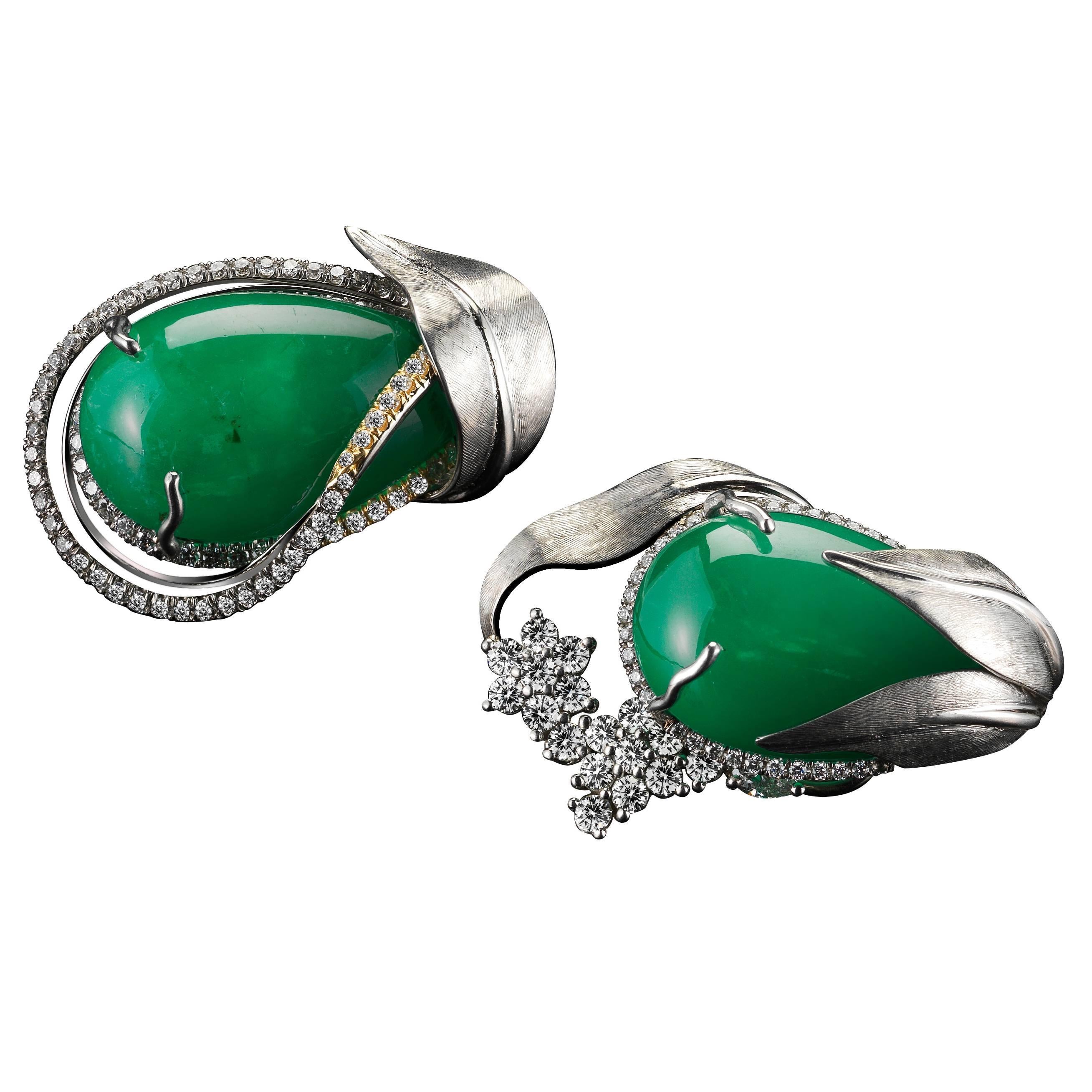Emerald Diamond gold platinum Flower Earrings For Sale