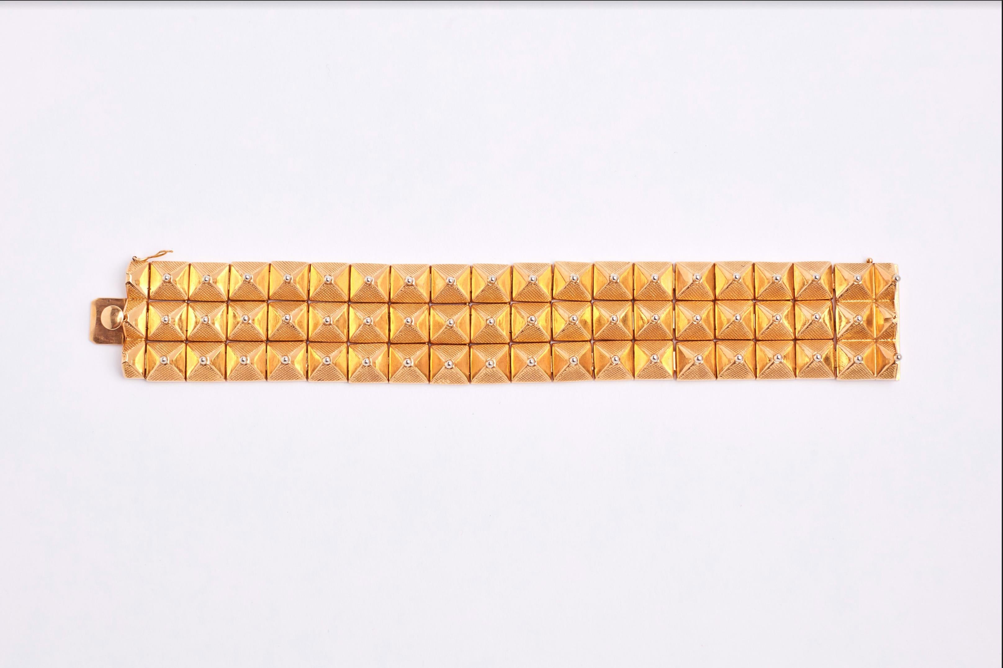 1930s 18 Karat Yellow Gold Bracelet 1