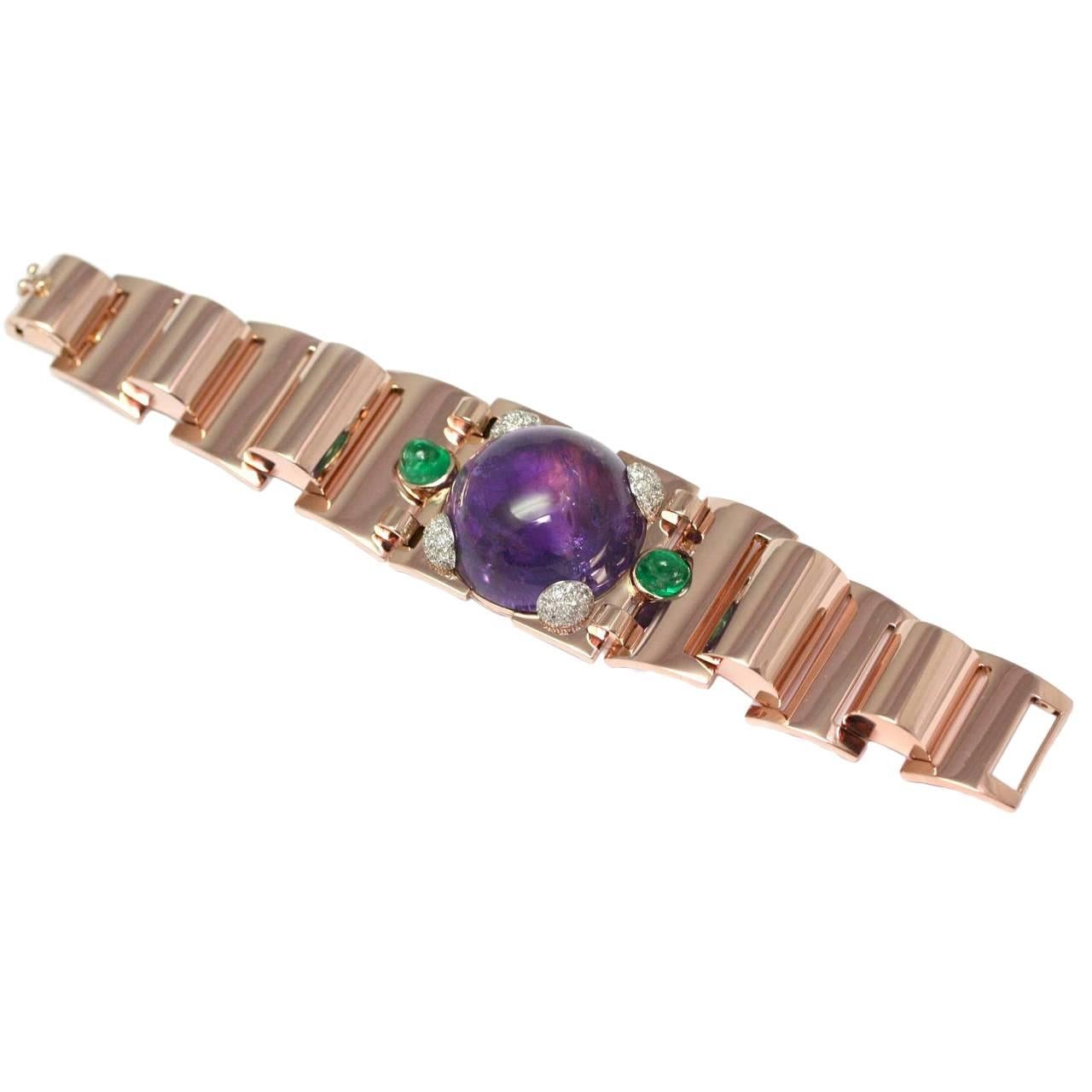 Bracelet in rose gold centered with a round cabochon amethyst, round cabochon emeralds and four diamond set patterns (86,4grs)