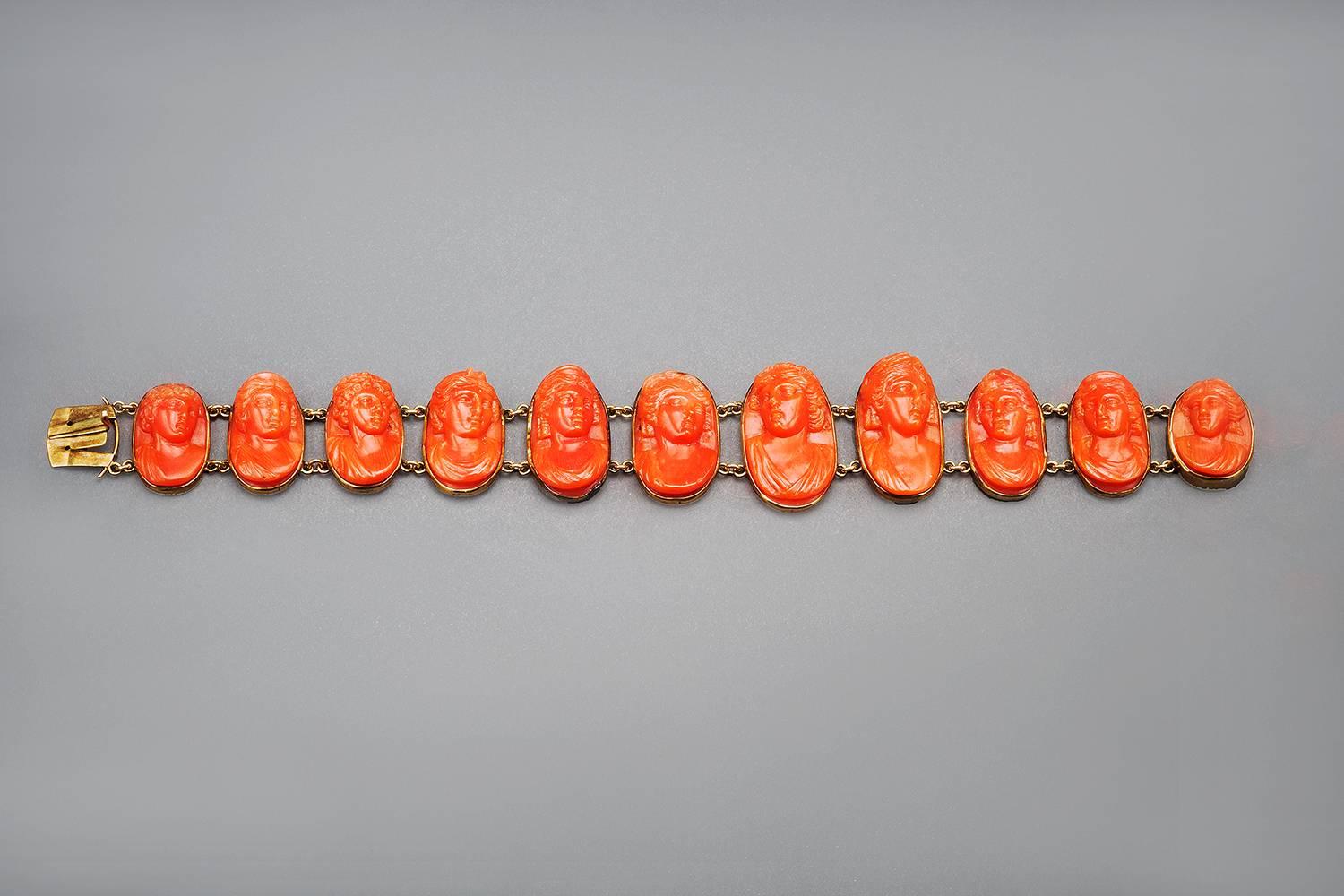 1870s Carved Coral Gold Link Bracelet, Torre del Greco, Italy For Sale 1