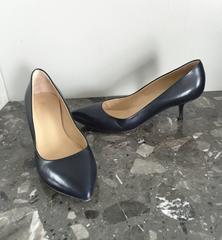 Gisueppe Zanotti Navy Blue Classic Size 40 / 10 Low Kitten Heel Pumps Shoes