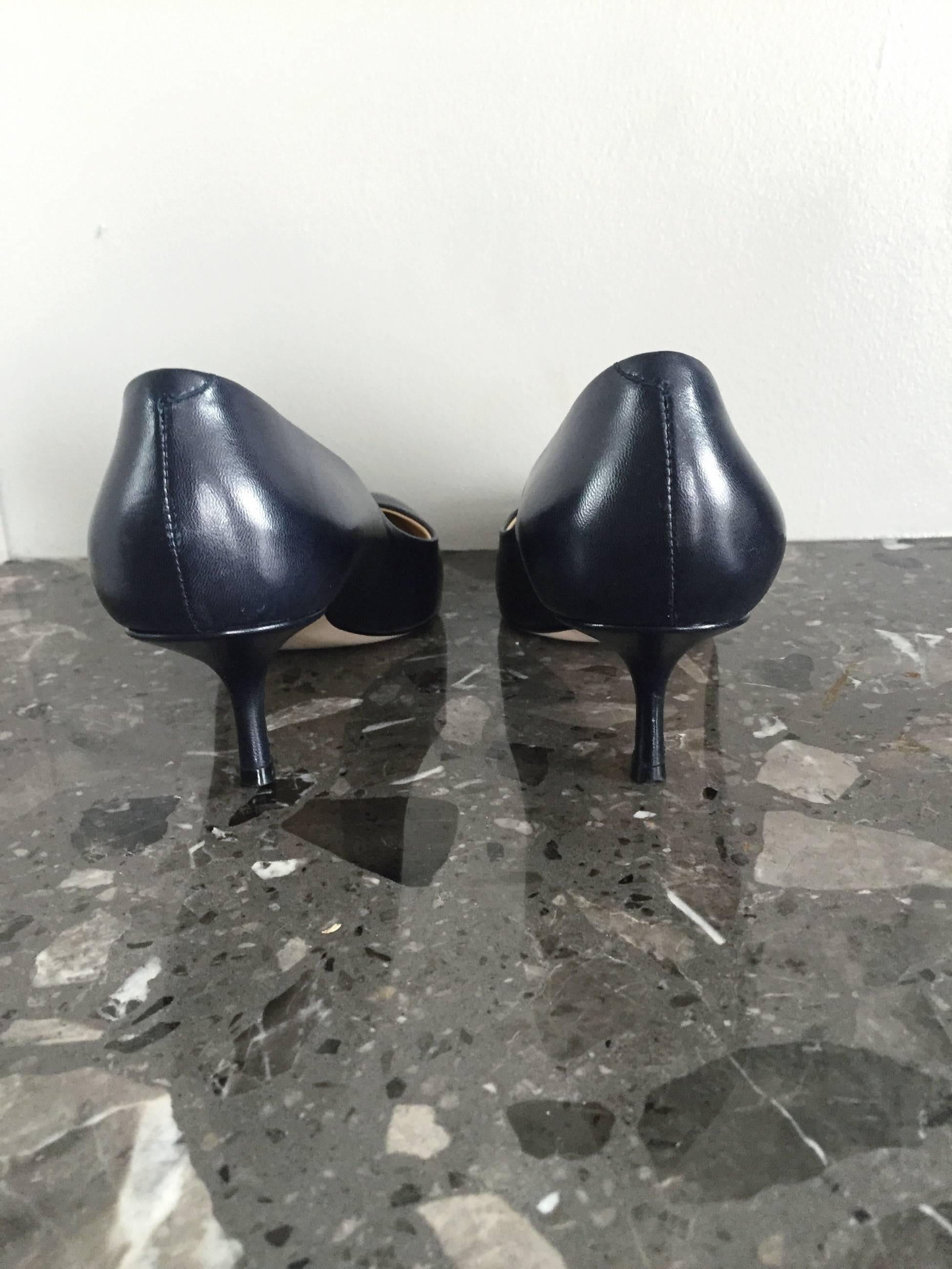 Gisueppe Zanotti Marineblau Klassisch Größe 40 / 10 Niedrig Kitten Heel Pumps Schuhe (Schwarz)
