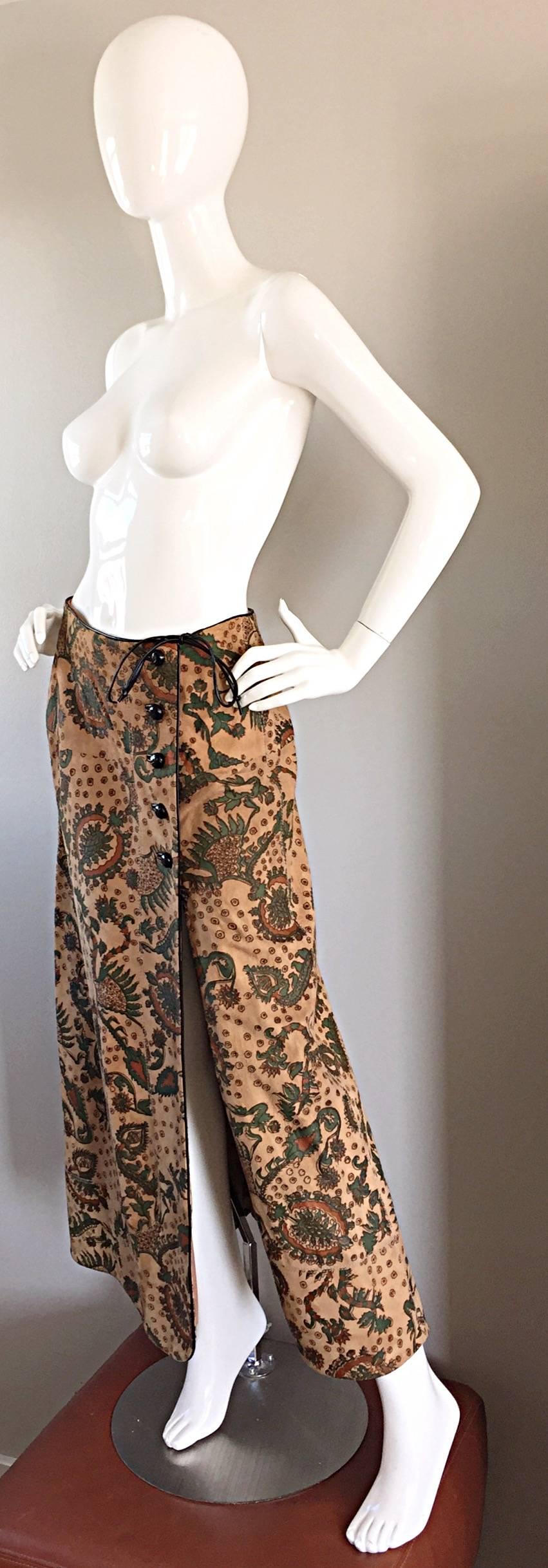 Rare Vintage Geoffrey Beene Bazaar Suede Leather Hand Painted Paisley Skirt  In Excellent Condition In San Diego, CA