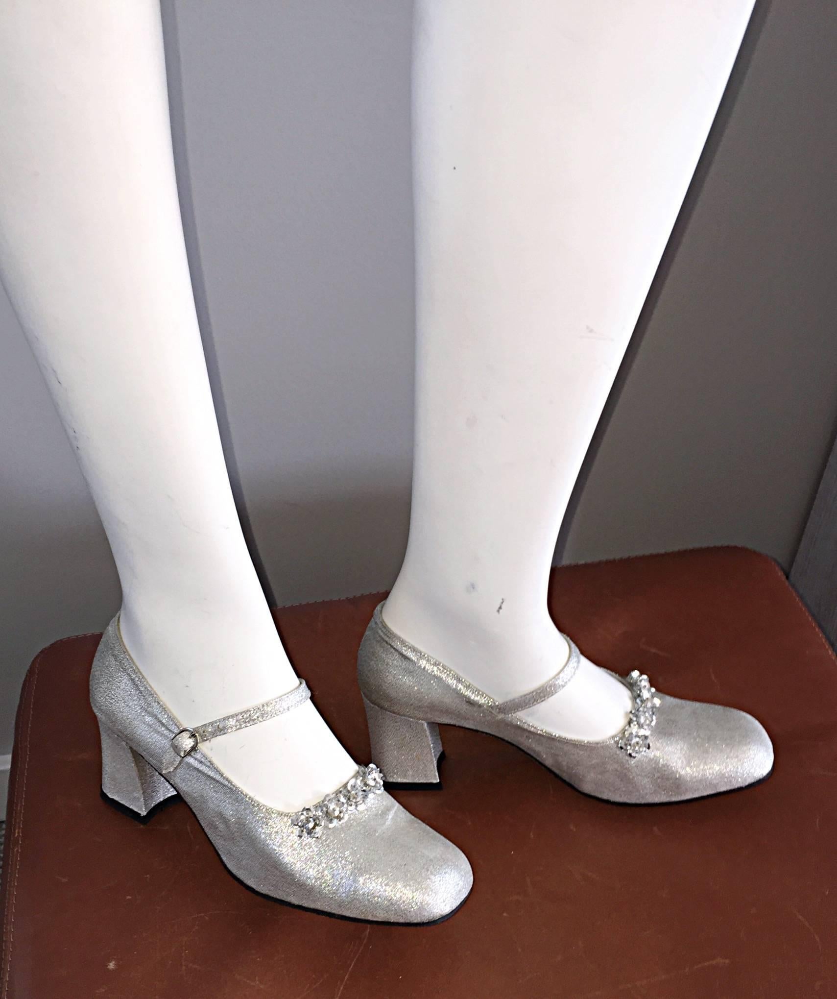 Brand new vintage 1960s babydoll pumps! Silver metallic, with cute sequins shaped into flowers on the front. Adjustable ankle straps. A classic pair of maryjanes, with a mod twist! In great, unworn condition. Marked Size US 7 (runs true to size)