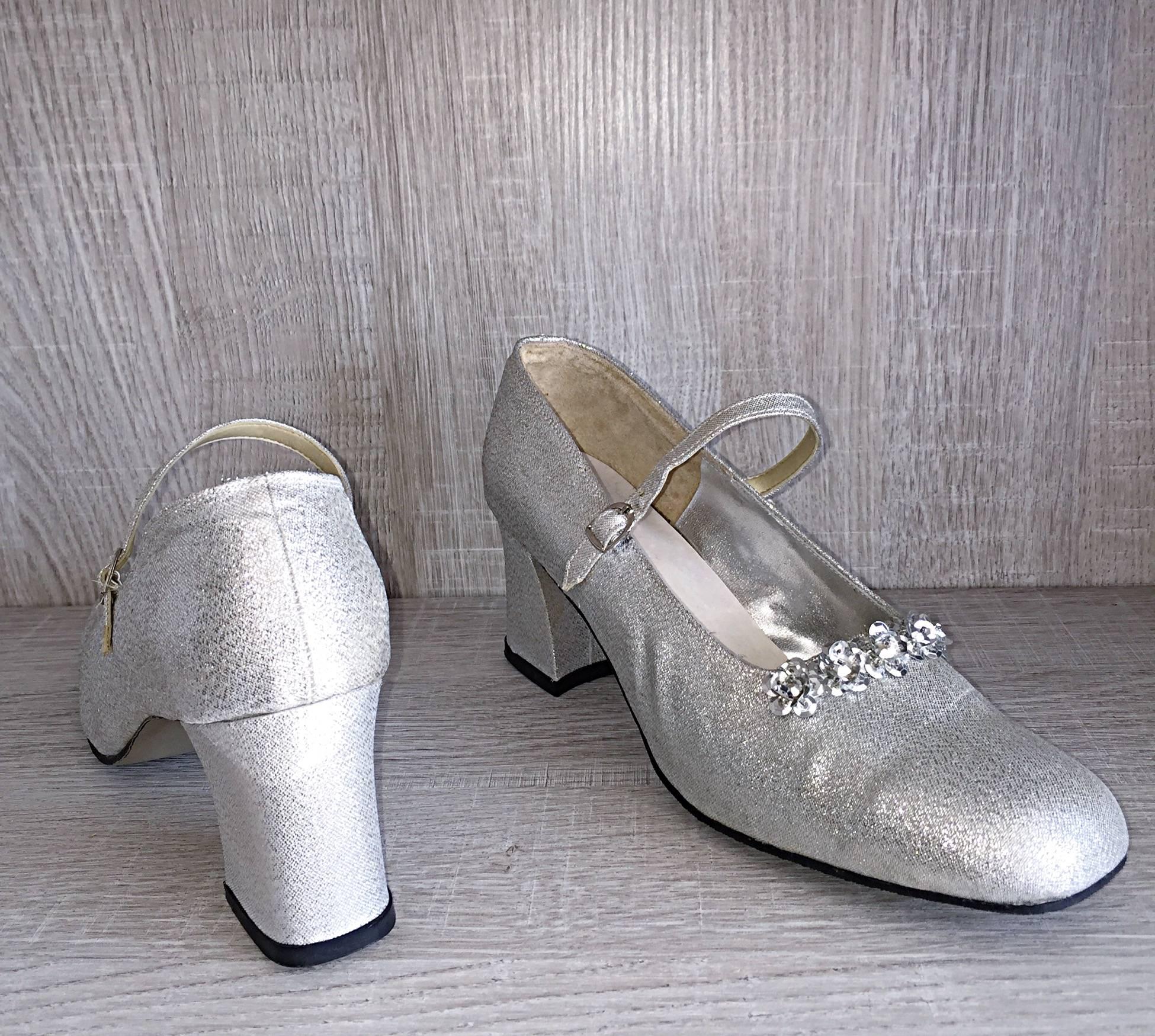 New 1960s 60s Vintage Silver Glitter Mod Babydoll Maryjane Heels Shoes Size 7 In New Condition In San Diego, CA