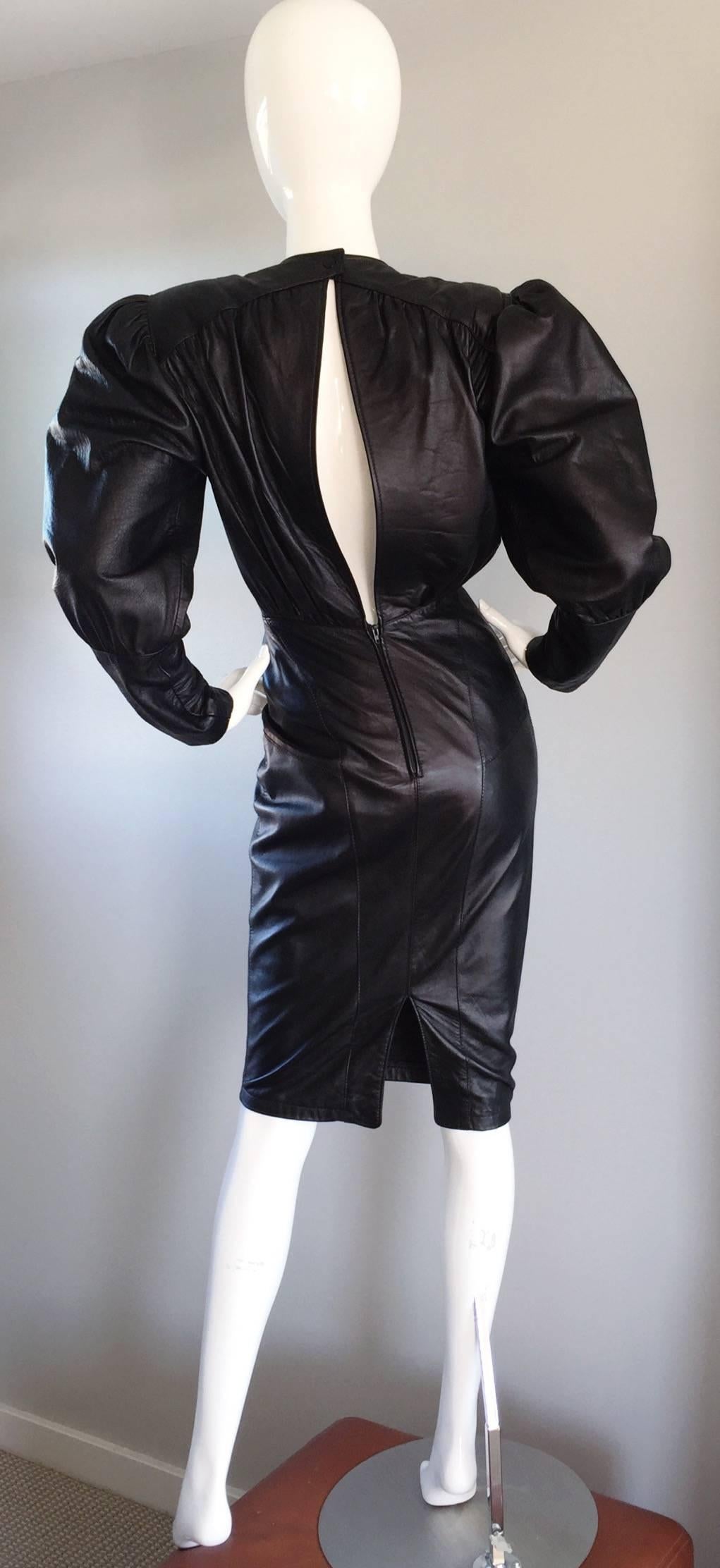 Sexy Vintage 1980s North Beach Leder 80s Body Con Avant Garde Open Back Kleid Damen