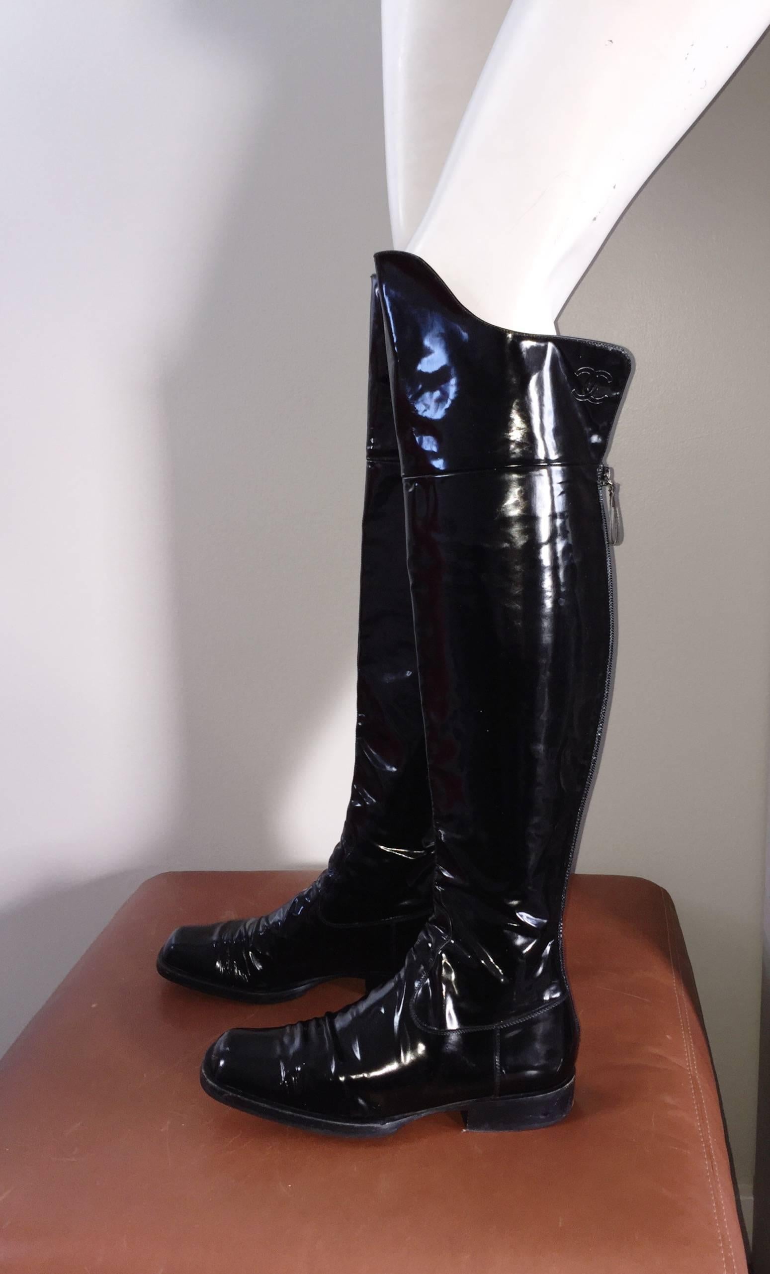 Coveted Chanel Black Patent Leather Over The Knee Riding Flat Boots Size 38 8 In Good Condition In San Diego, CA