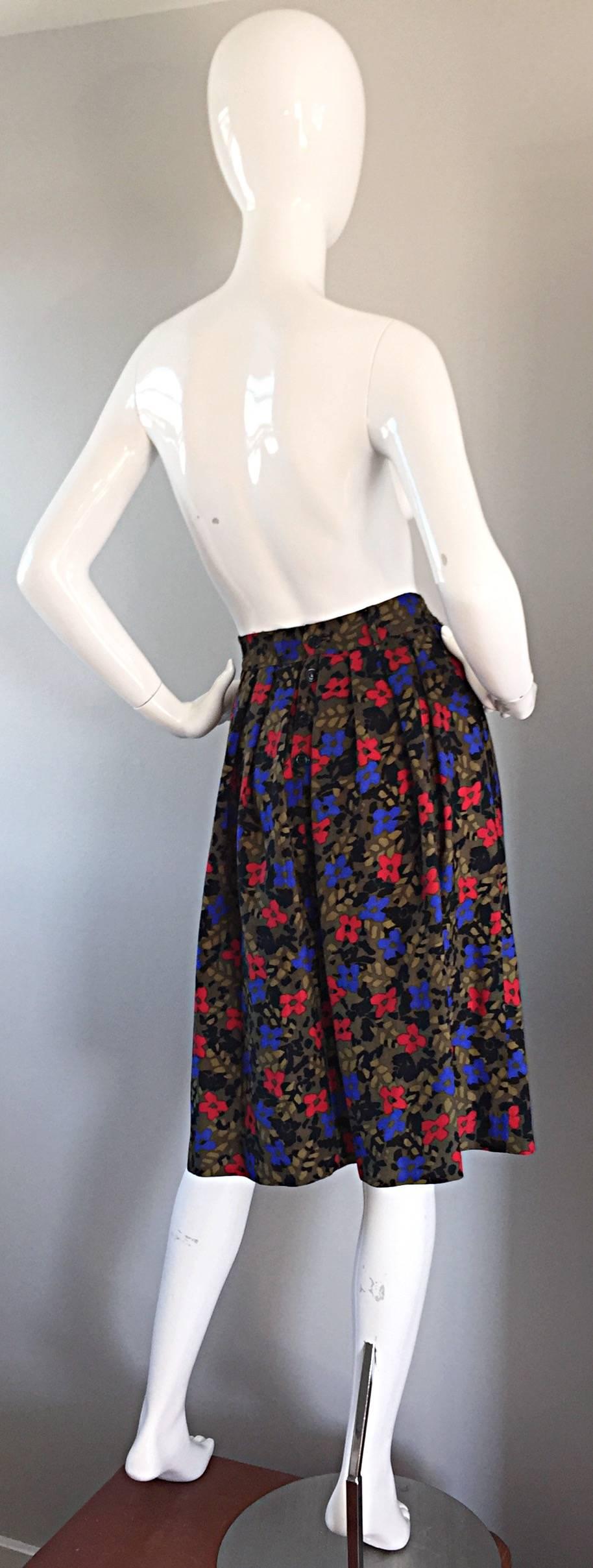Black Vintage Guy Laroche Pleated Wool Skirt w/ Flowers + Leaves Made in France For Sale
