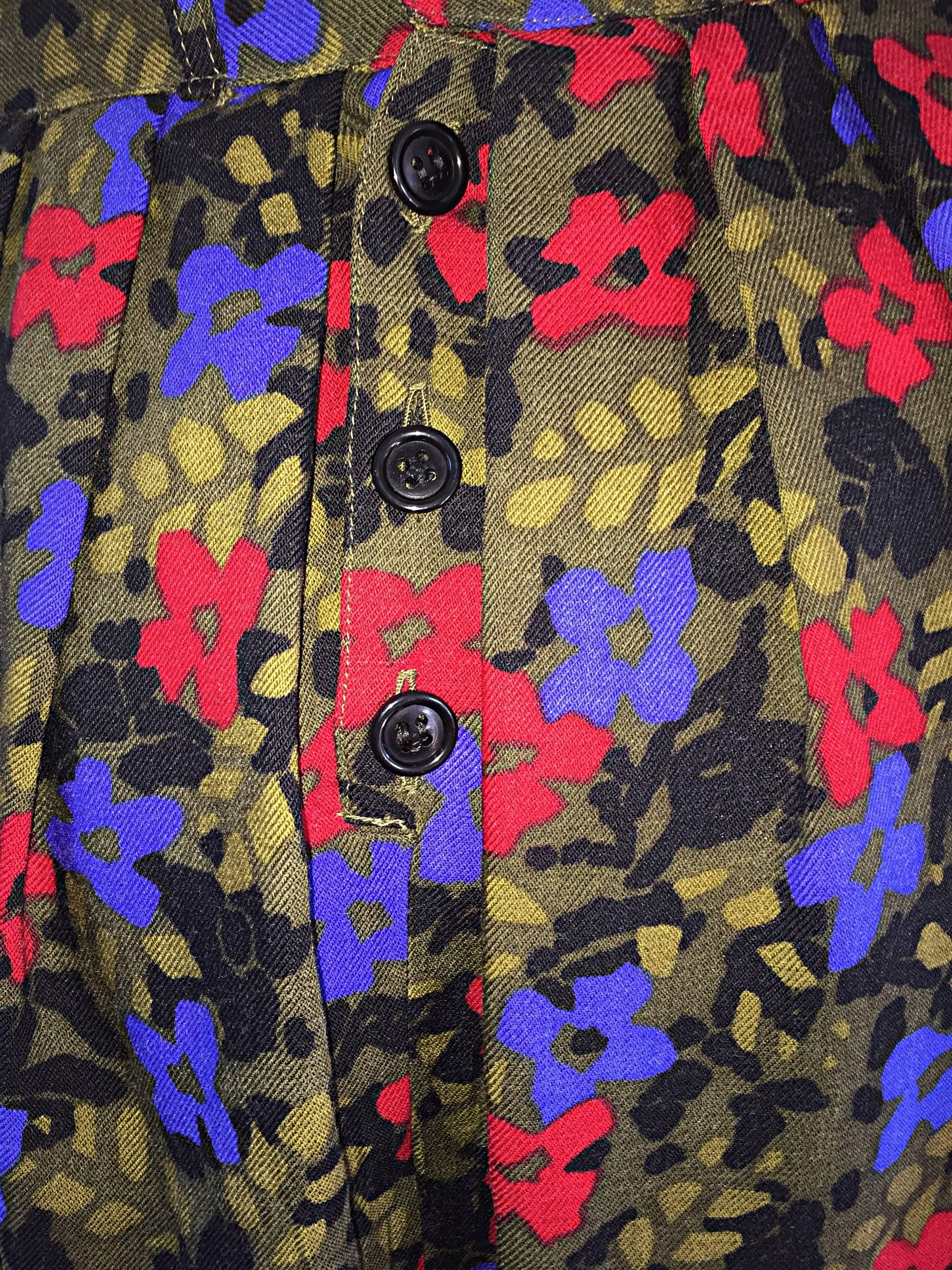 Vintage Guy Laroche Pleated Wool Skirt w/ Flowers + Leaves Made in France In Excellent Condition For Sale In San Diego, CA