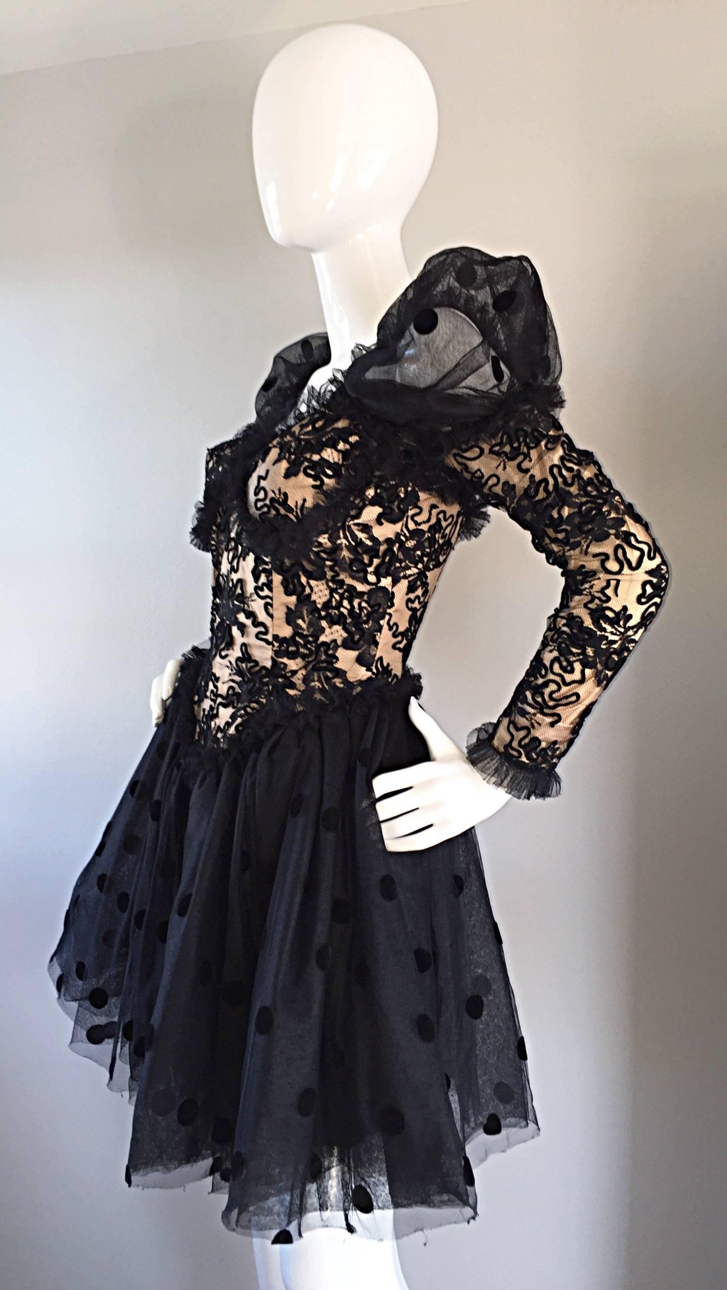 Beautiful Vintage 1980s Isabelle Allard Black & Nude French Lace Pouf Dress  In Excellent Condition For Sale In San Diego, CA