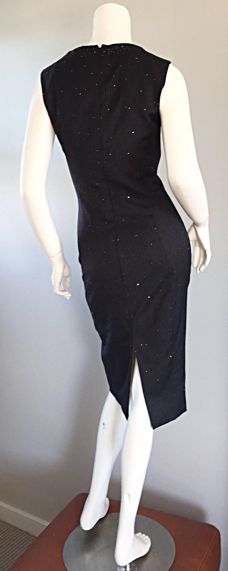 ¡Llamativo vestido vintage de rayas gris marengo de los años 90 de JAMES PURCELL! A estrenar, con etiqueta de precio original de 2.265 $ (lo que equivale actualmente a 3.600 $). No hay palabras para describir la belleza de este vestido ni su