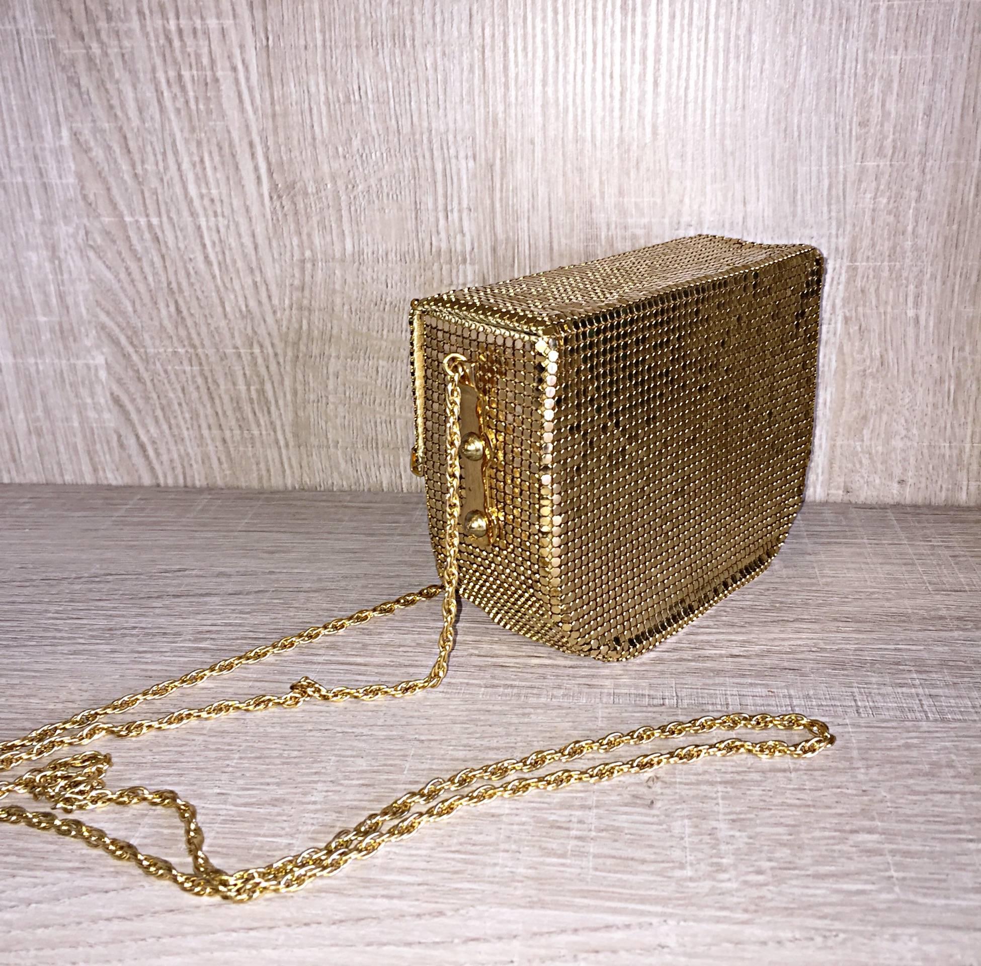 1980s Vintage Oroton Gold Chain Mail Metal Mesh Tassel Box Bag Purse Handbag In Excellent Condition In San Diego, CA
