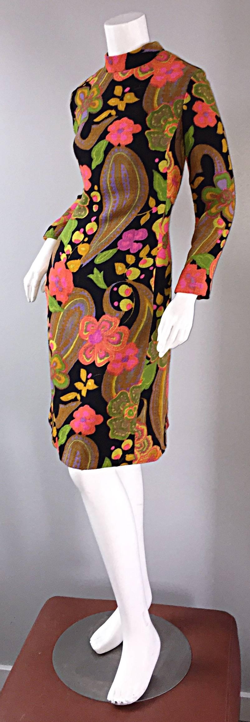 1960s 60s Psychedelic Flowers + Paisley Colorful Print Mod Retro A - Line Dress Excellent état - En vente à San Diego, CA