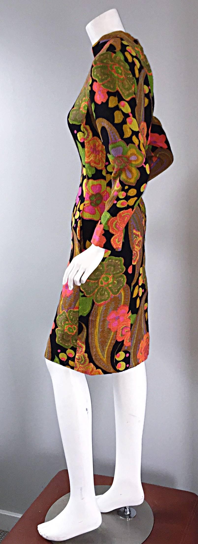 Marron 1960s 60s Psychedelic Flowers + Paisley Colorful Print Mod Retro A - Line Dress en vente