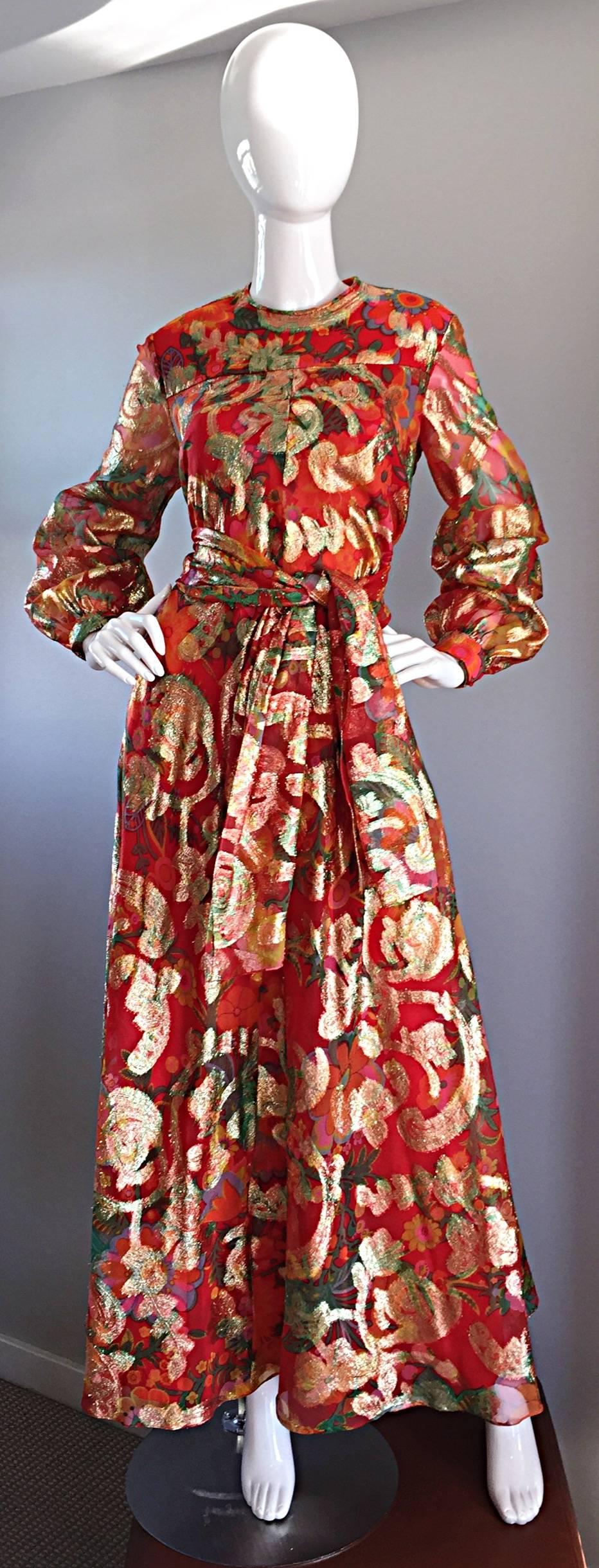 Important, and very rare 60s Oscar de la Renta silk A-line dress / gown, with matching head scarf, or sash belt! Such a flattering empire fit, that screams chic! 
This fabulous late 1960s early 1970s Oscar de la Renta dress is a superb example of