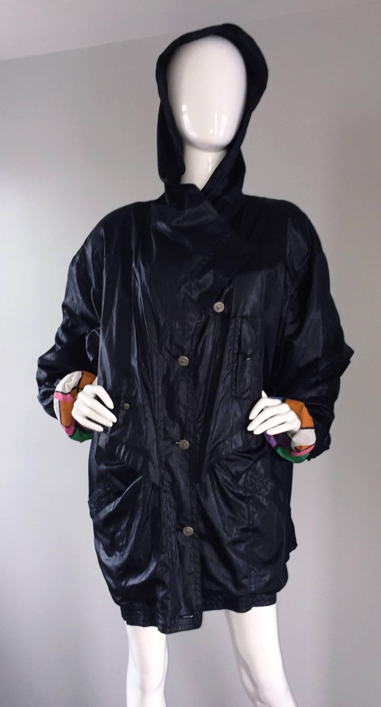 Noir Veste de pluie/manteau à capuche vintage Jean Charles de Castelbajac des années 1990 en vente